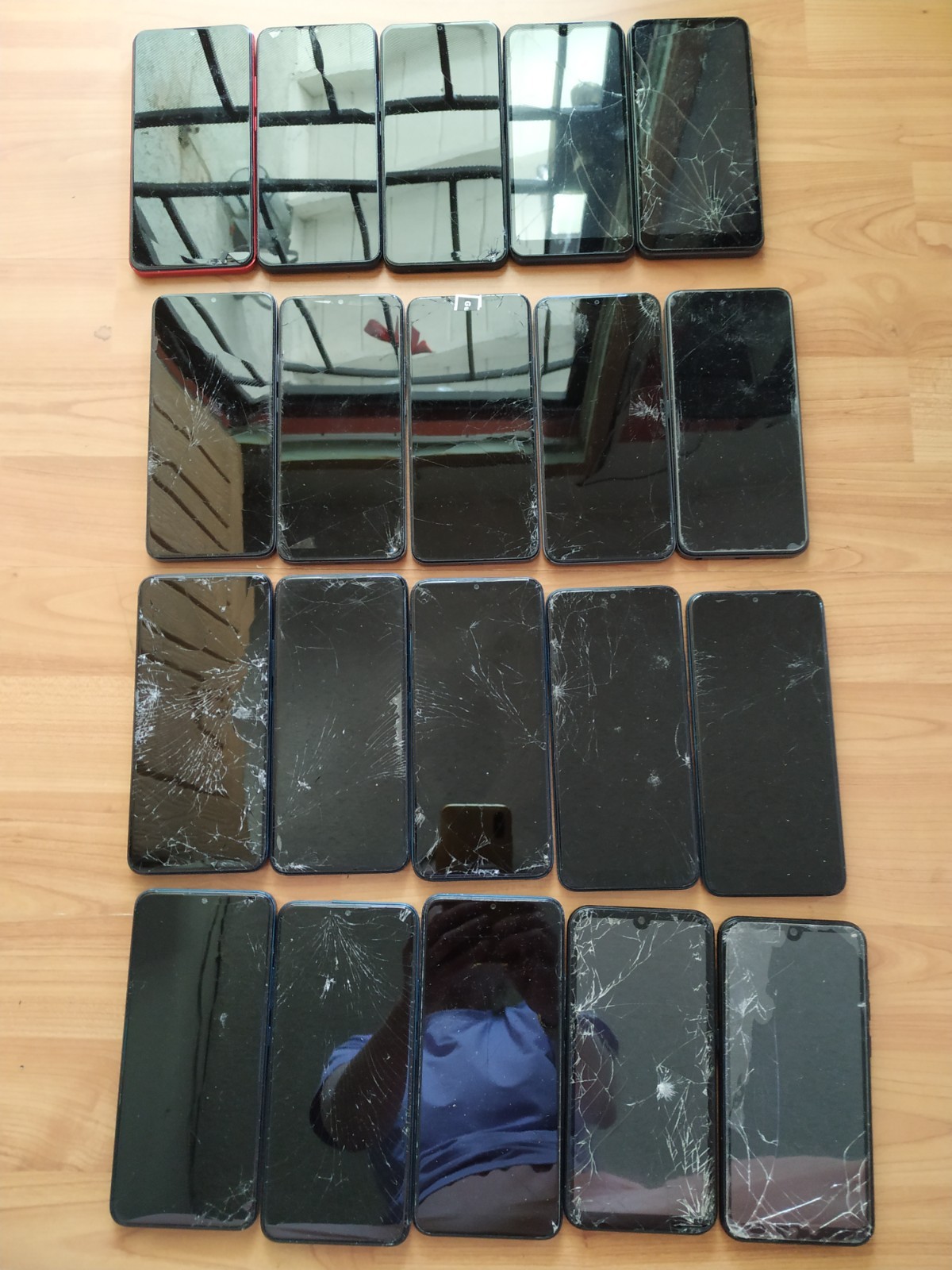 Lot of 20 Mixed Brand BLU and VORTEX 32 GB Smartphone For part