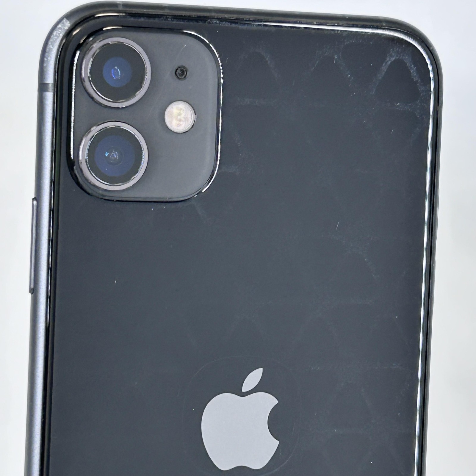 Apple iPhone 11 Black 64GB Unlocked – Good w/ White Spots