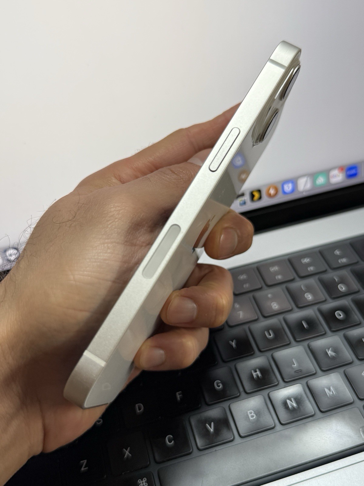Apple iPhone 13 Factory Unlocked White / Starlight 128GB (Scratches) #23709