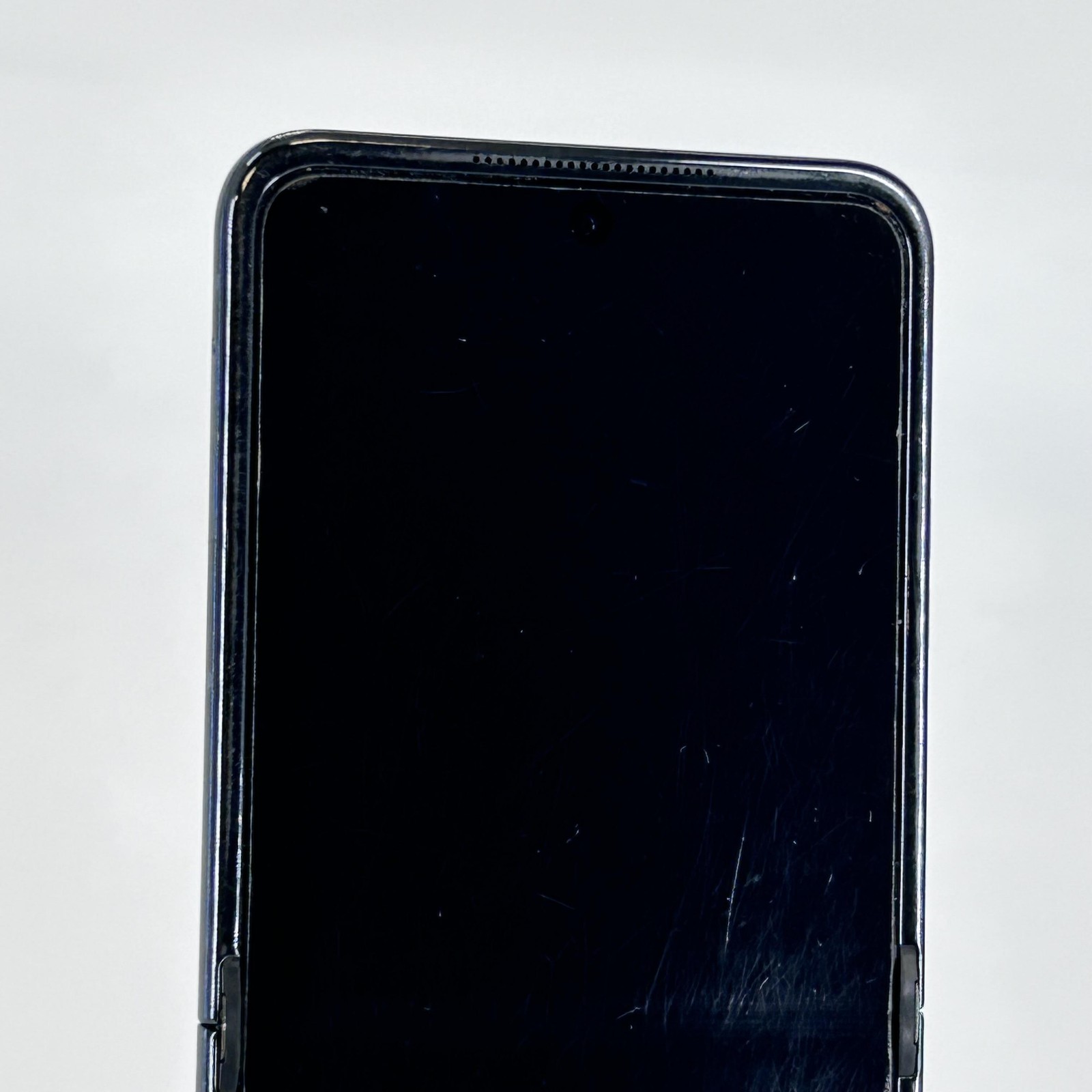 Motorola Razr (2025) Gibraltar Sea 256GB – T-Mobile – Back Glass Cracked