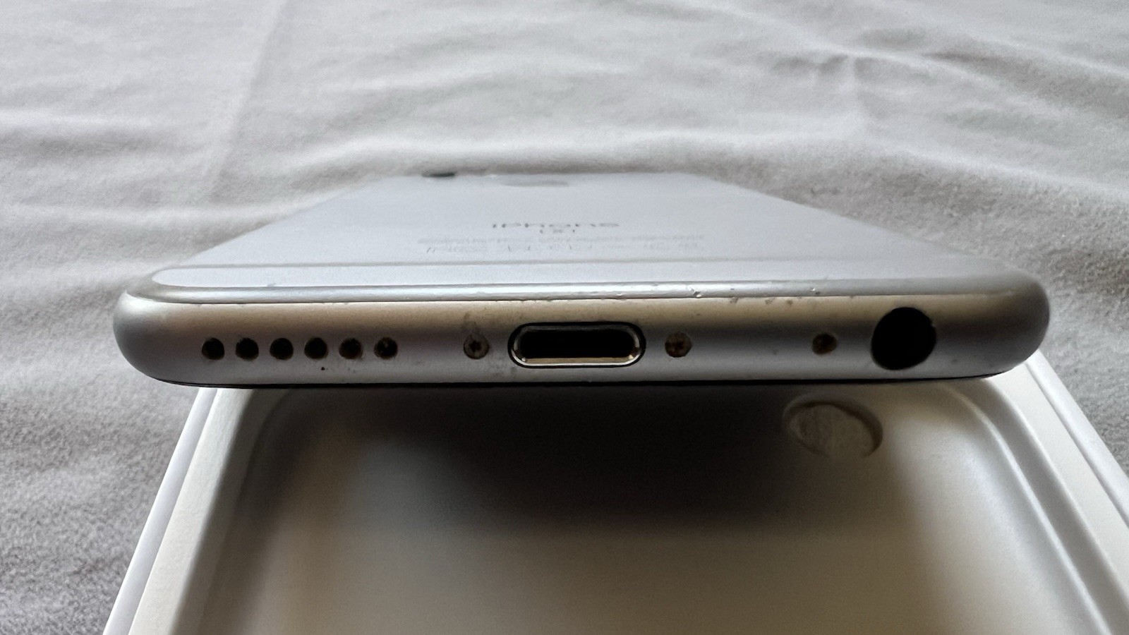 Apple iPhone 6s 64GB Space Gray A1688 – 85% Battery – Factory Unlocked w Box