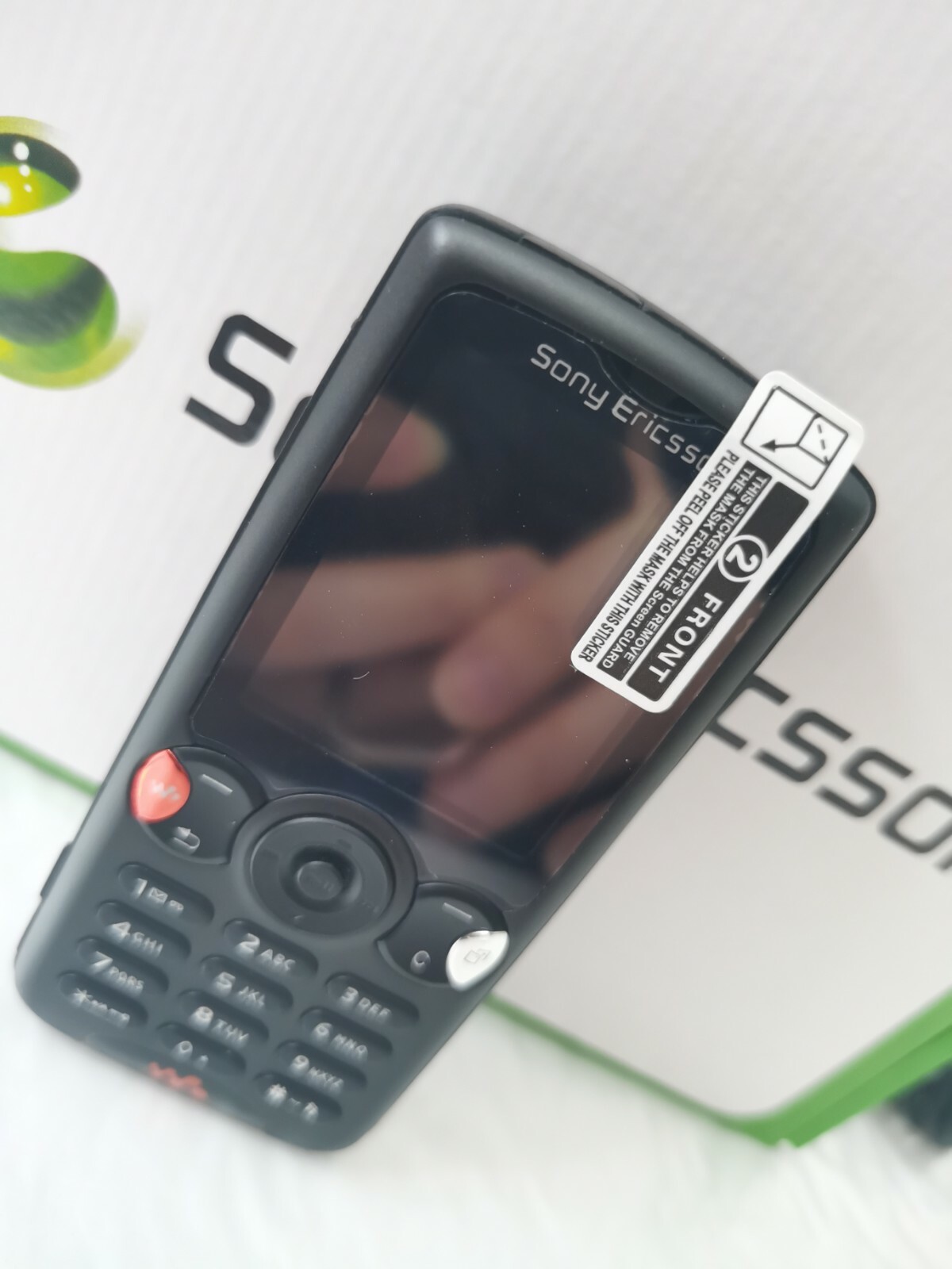 Sony Ericsson Walkman W810i – Satin black (Unlocked) Cellular keyboard phone