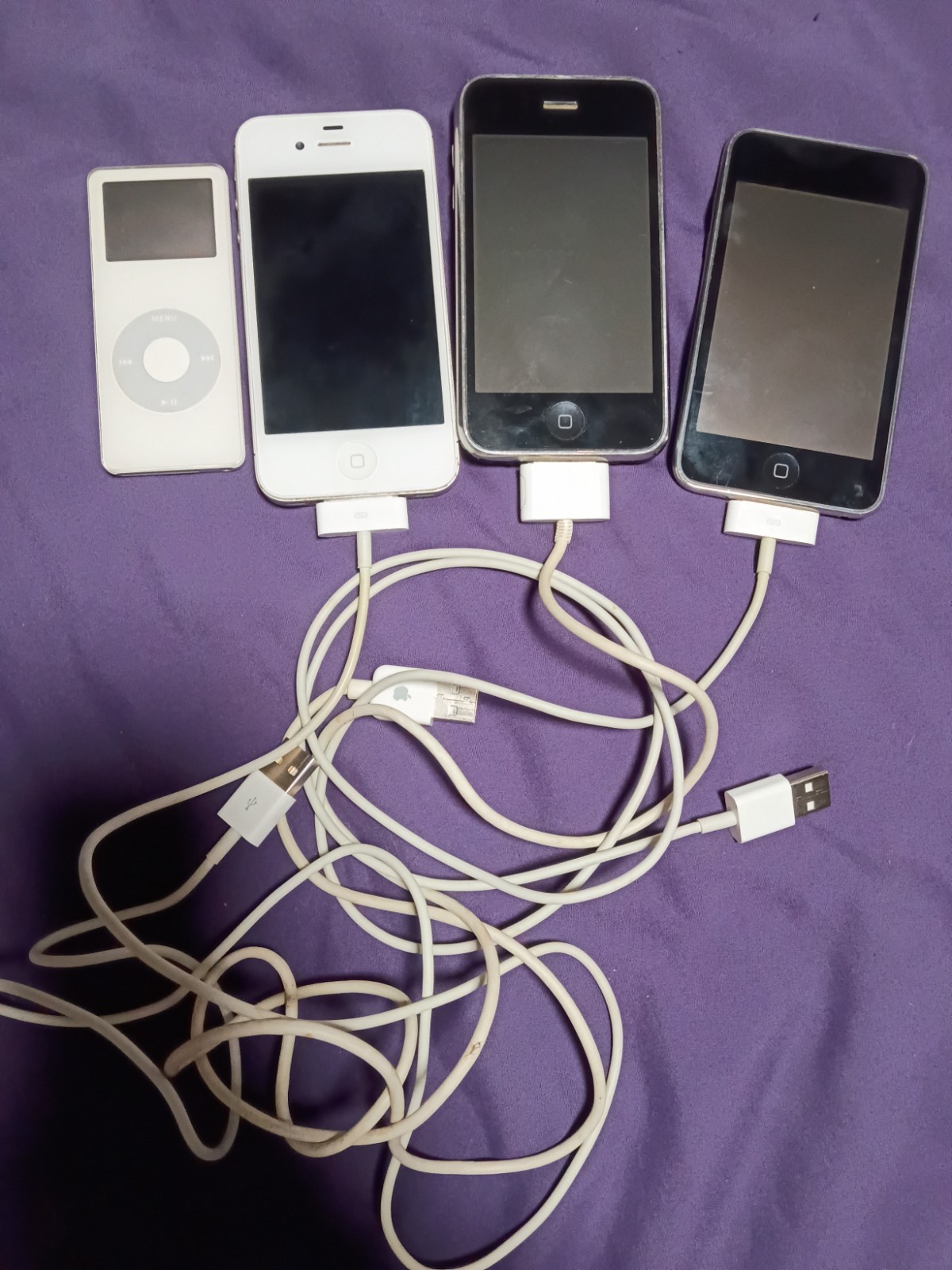 Apple iPhone 4 Black- 8 GB White iPhone 1? Black Ipod 8gb White Ipod 1GB