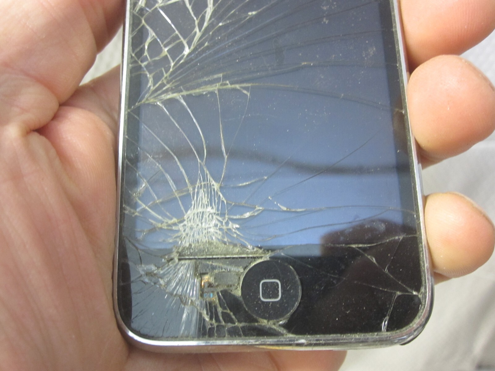 Apple iPhone 4 & 3GS (A1349 / A1303) Black White iOS Smartphone – For Parts Only