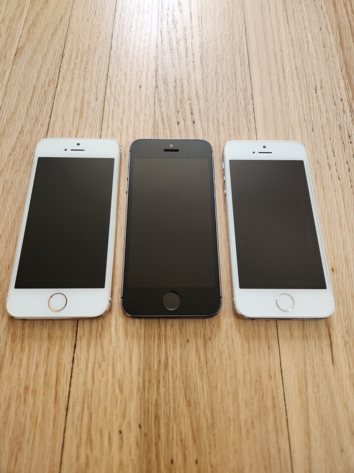 Apple iPhone 5s – 16/32GB – Black/Silver/Gold – A1553/A1453 – GOOD CONDITION