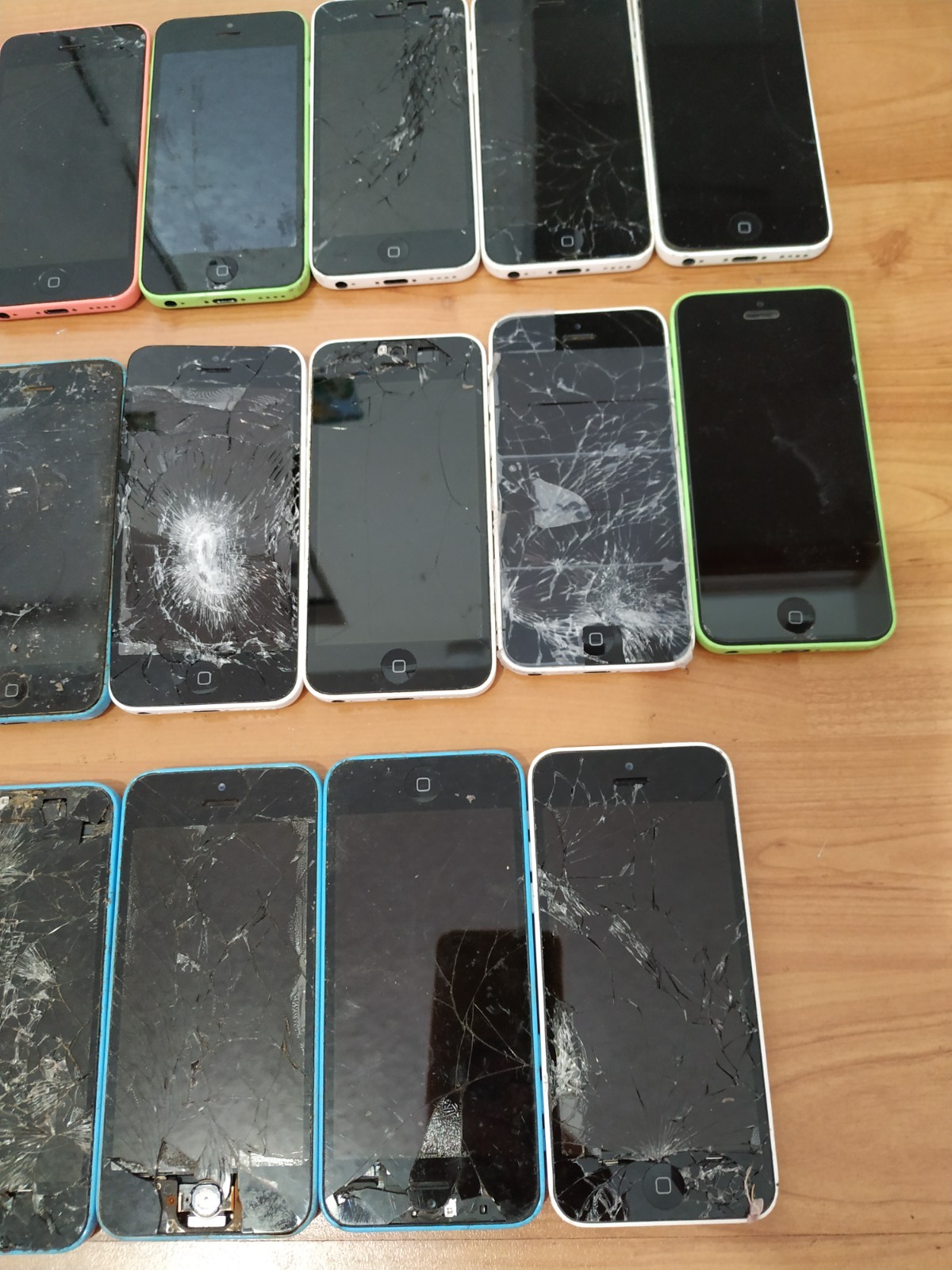 Lot of 20 Apple iPhone 5c Mixed colors For parts