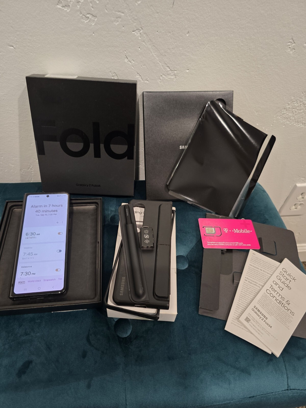 Samsung Z Fold4 SM-F936U 512GB Phantom Black (Crak INTERNAL SCREEN) Box Included
