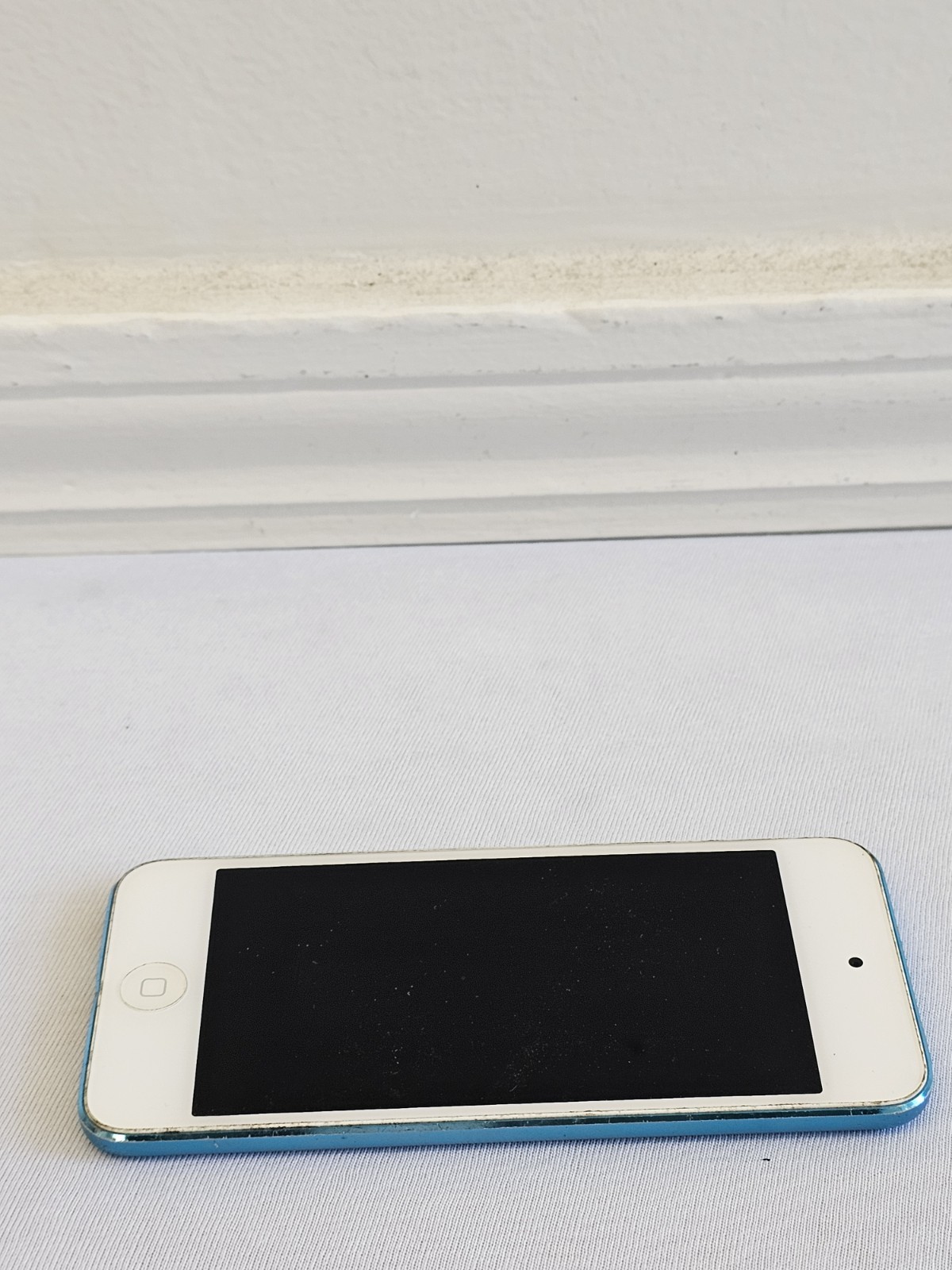 Apple iPod Touch Gen 5 Carrier – N/A Storage – 32GB Tested and Works