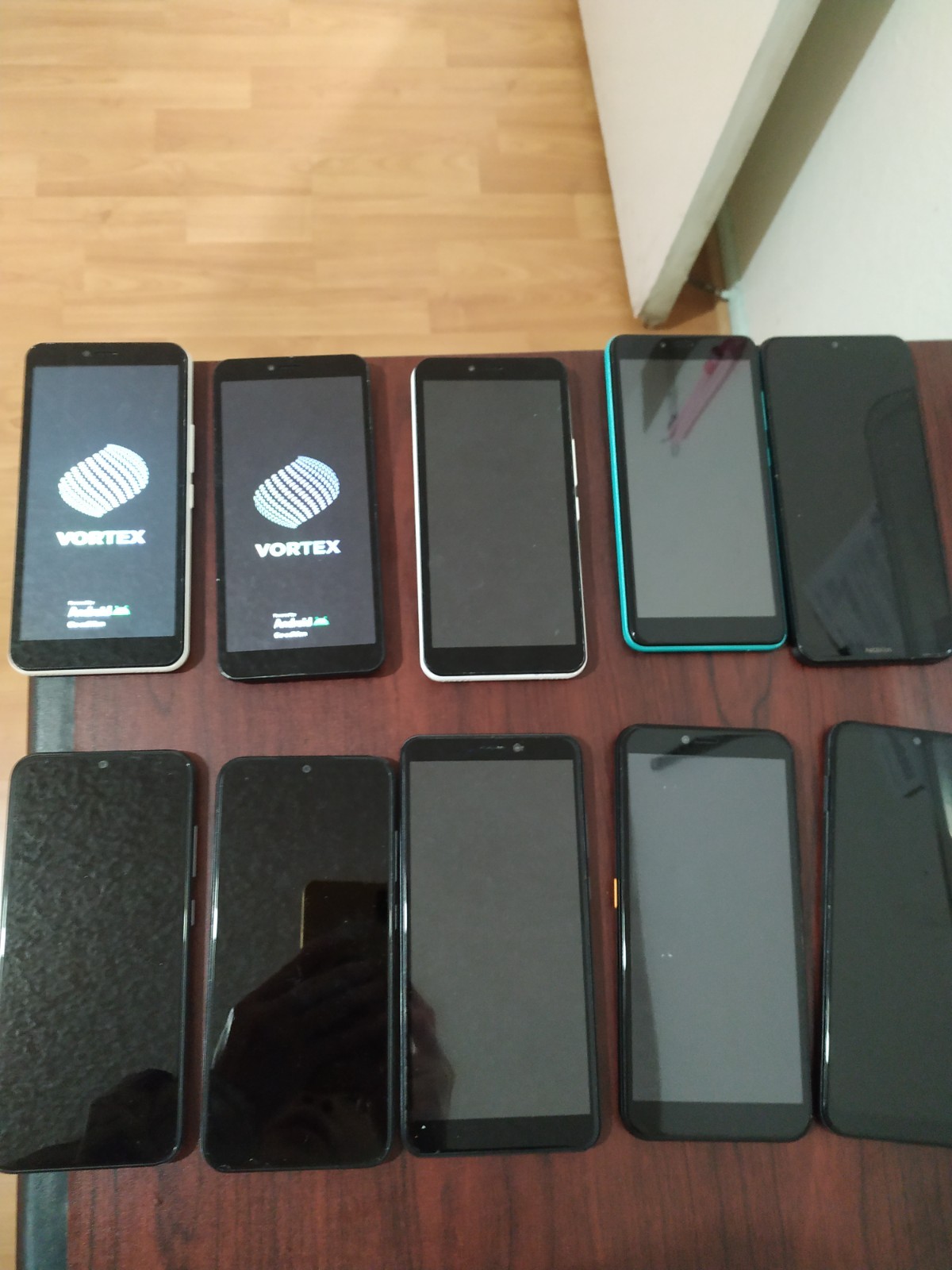 Lot of 10 Mixed Brand VORTEX C24 / WIKO / BLU/NUU /and other Smartphone For part