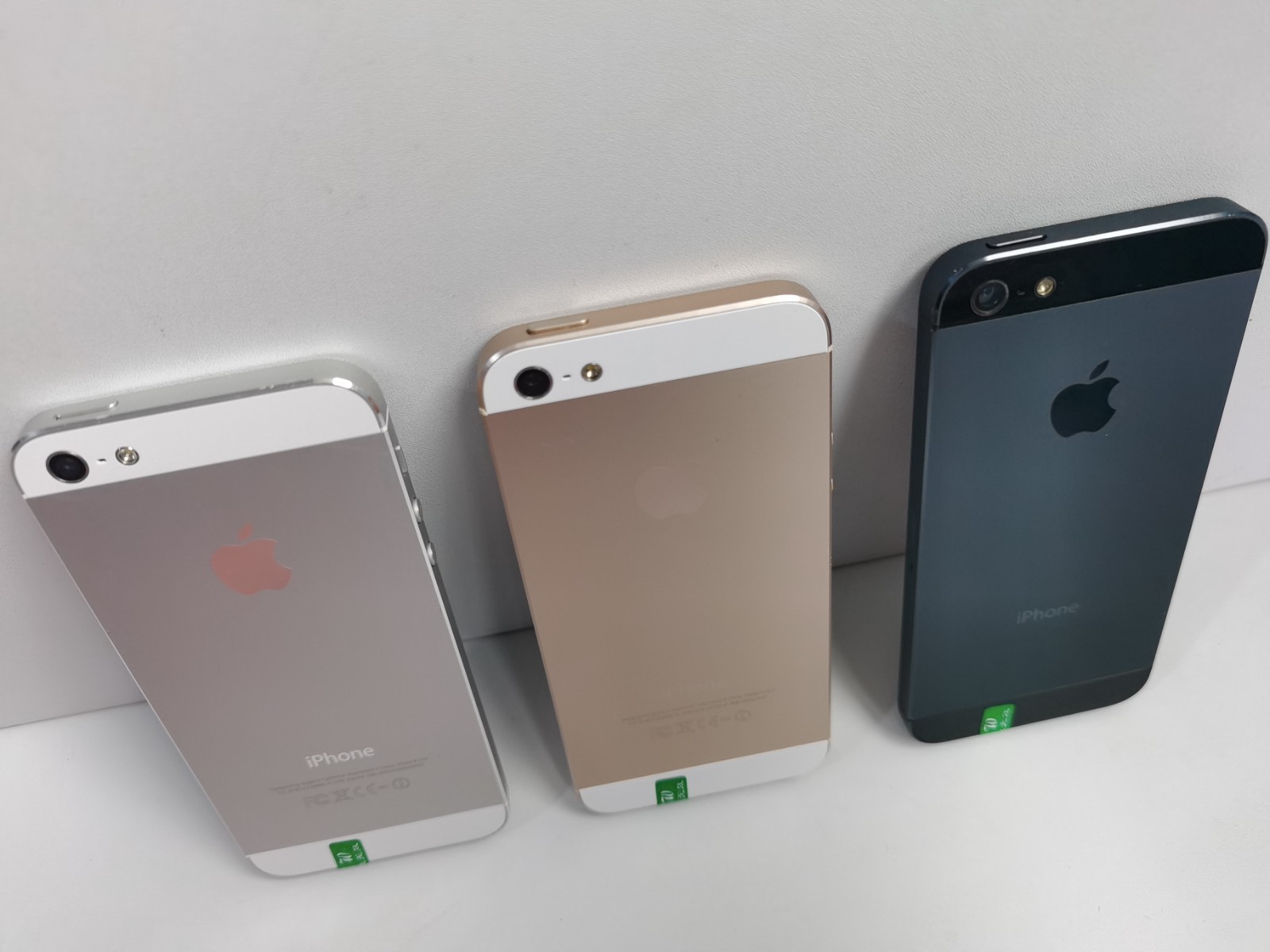 Apple iPhone 5 – Unlocked 16 GB 32 GB – Black Silver Gold iOS 10 Good Condition