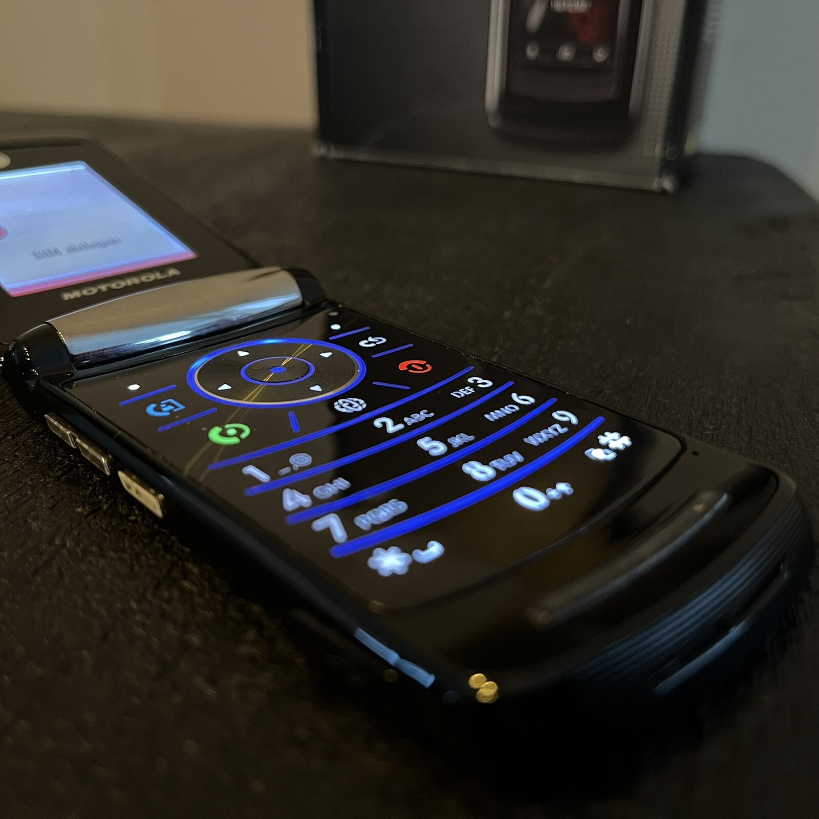 Motorola Razr 2 V9 complete in box
