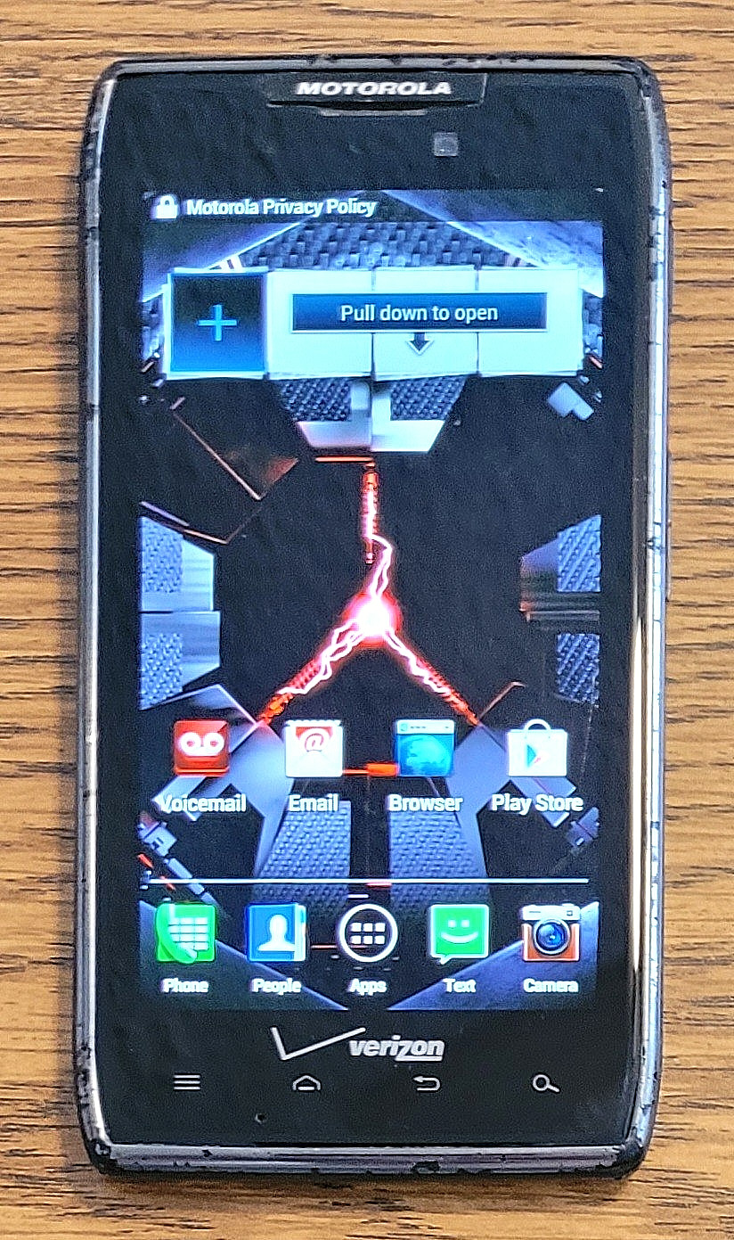 Motorola Droid RAZR Maxx XT912 – Carbon Fiber ( Verizon ) 4G Smartphone – READ