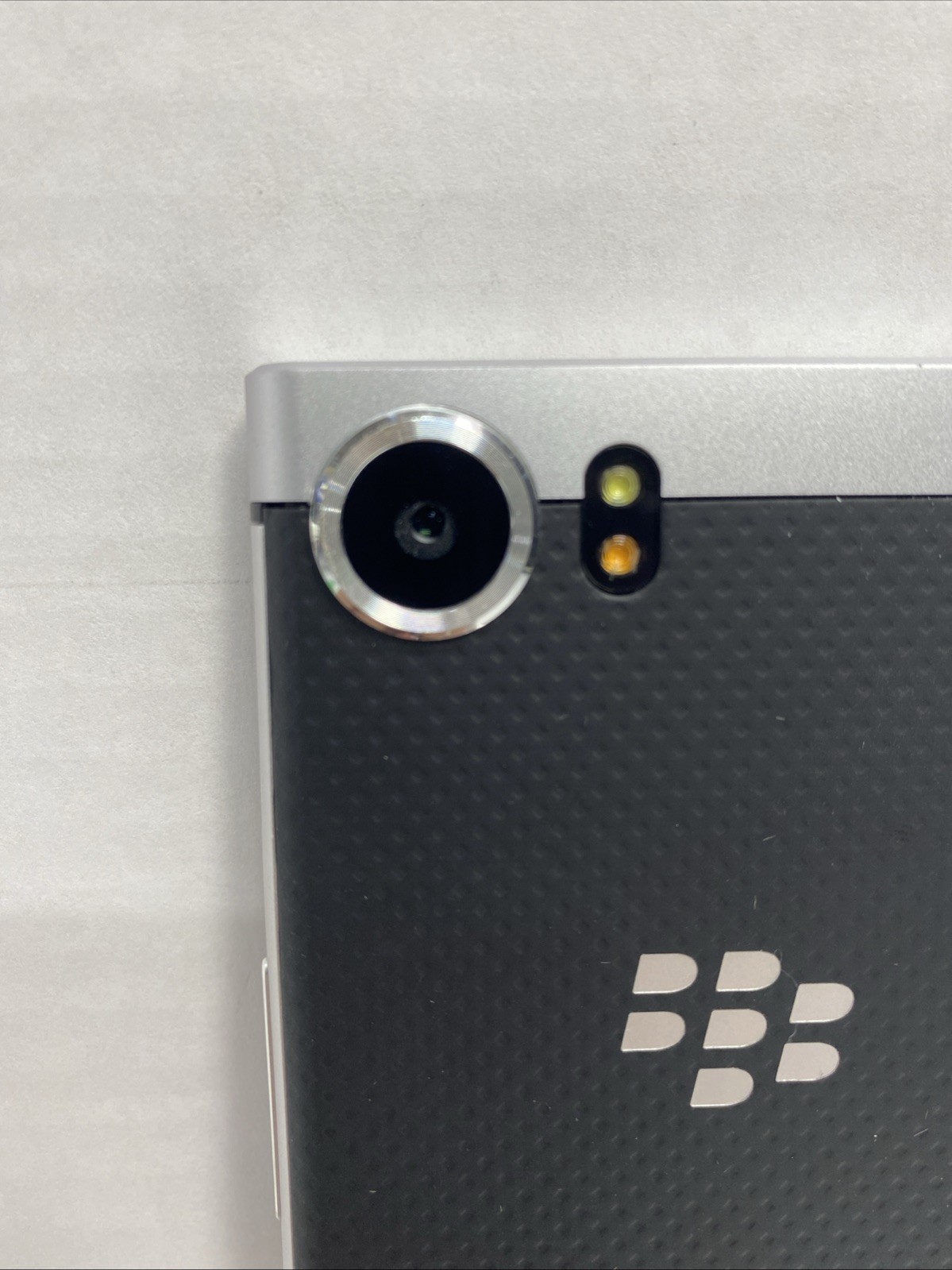 Blackberry Keyone 32gb – Single SIM – Silver/Black LTE Qwerty BBB100-2 Unlocked