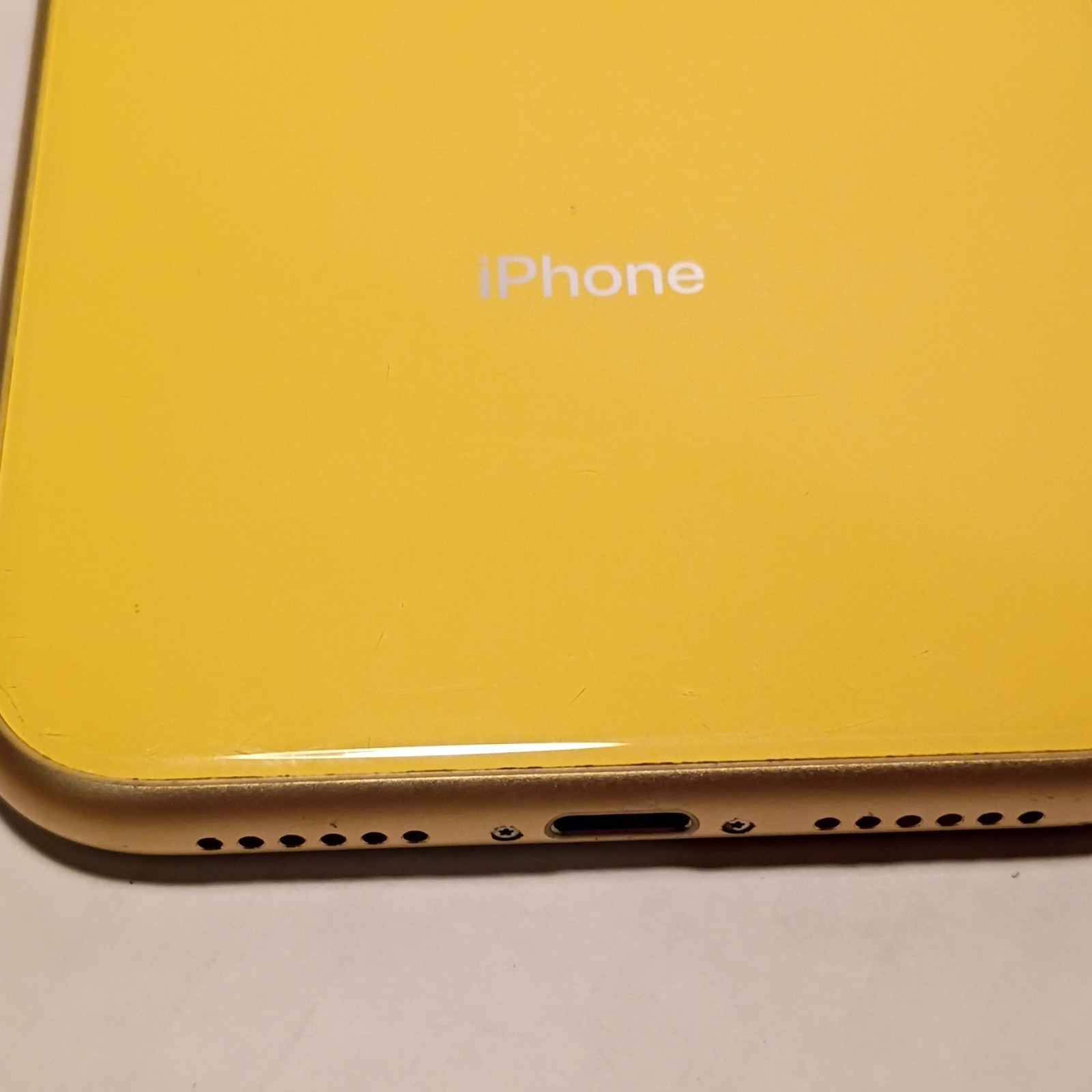 Apple iPhone XR 64GB Yellow 12MP Smartphone FOR PARTS/NOT WORKING