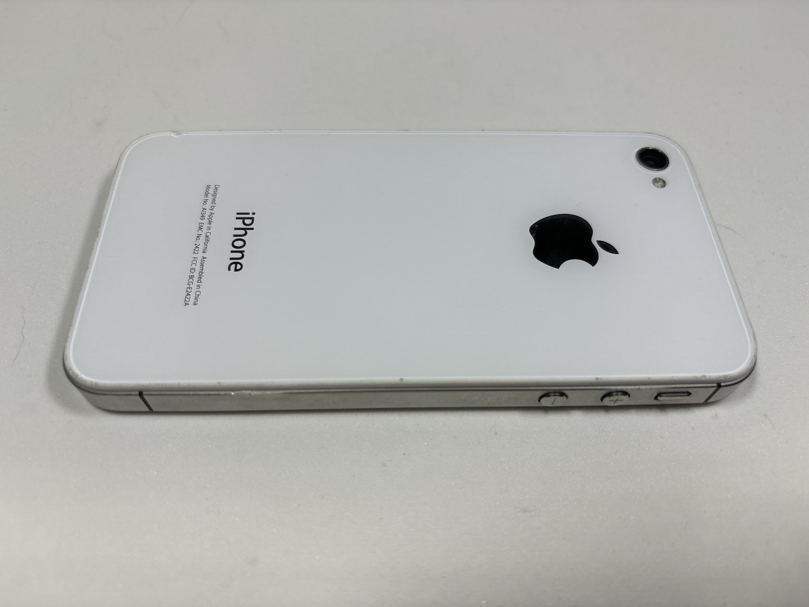 Apple iPhone 4 – A1349 – White – Broken For Parts. BEST OFFER