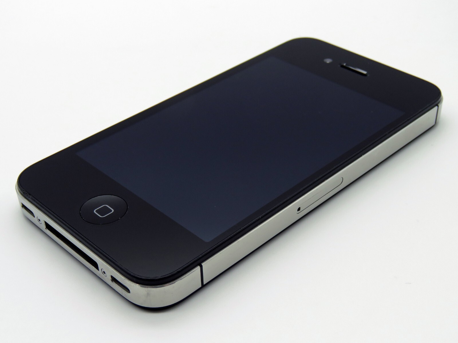 Apple iPhone 4s – 8GB – Black (Unlocked) A1387 (CDMA + GSM)