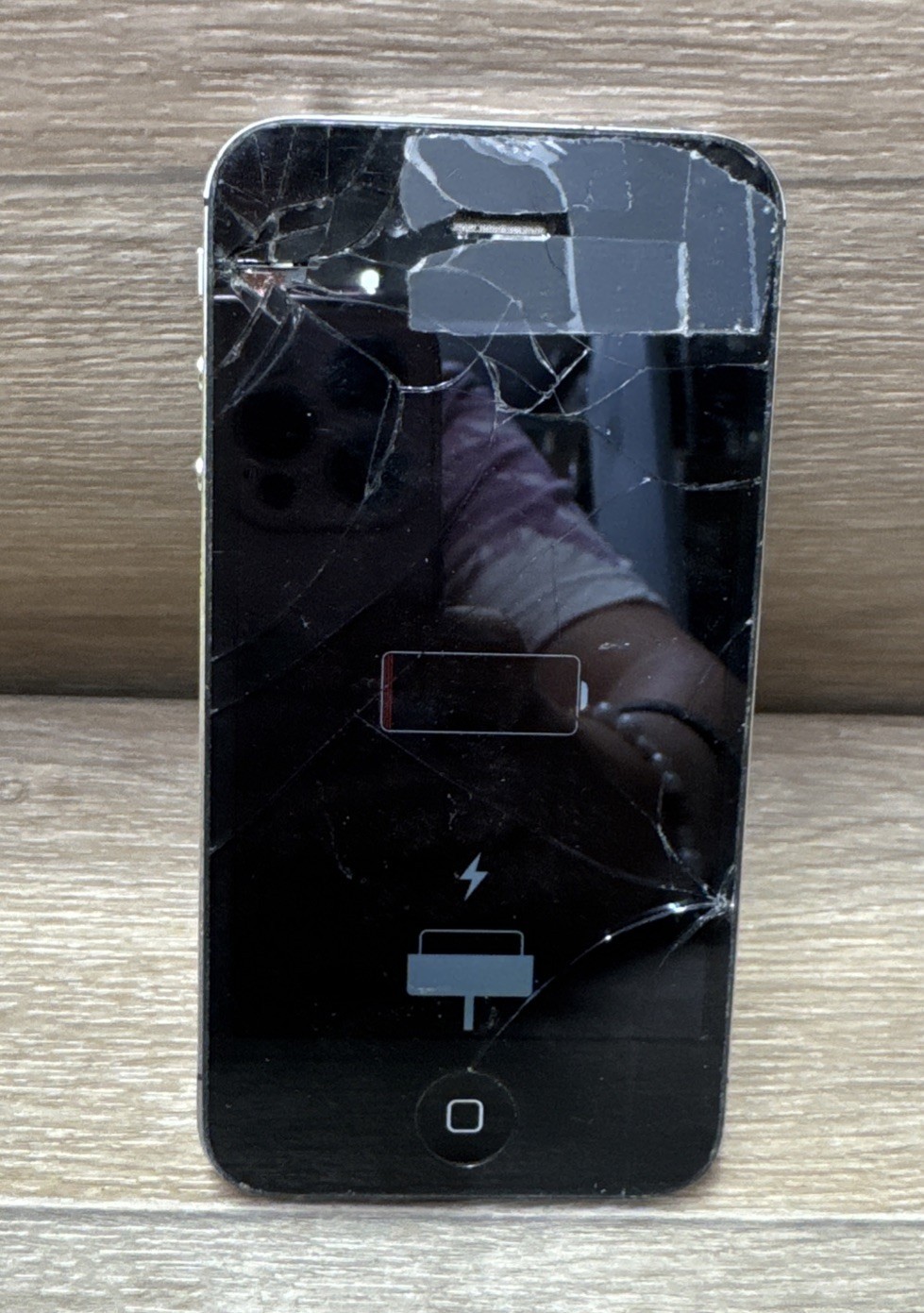 Apple iPhone 4s 16GB BLACK A1387 MD234LL/A IOS 7.0.2 Reset Broken Screen
