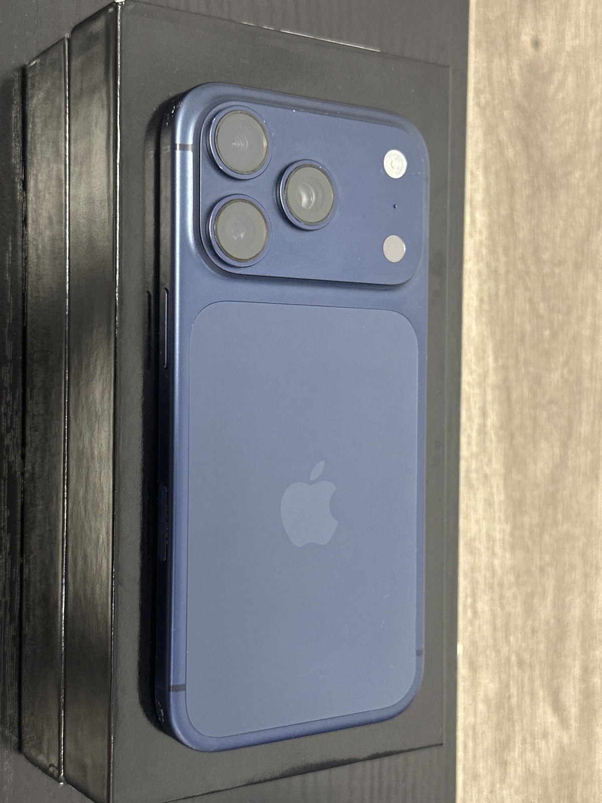 Apple iPhone 17 Pro 256GB Blue Unlocked (100% Battery) Never Repaired