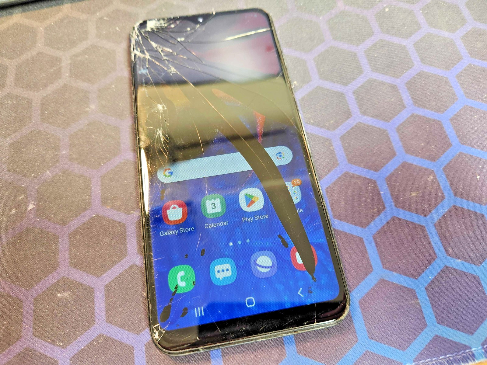 Samsung Galaxy A10e – Tracfone – 32GB – Black **FOR PARTS/REPAIR**