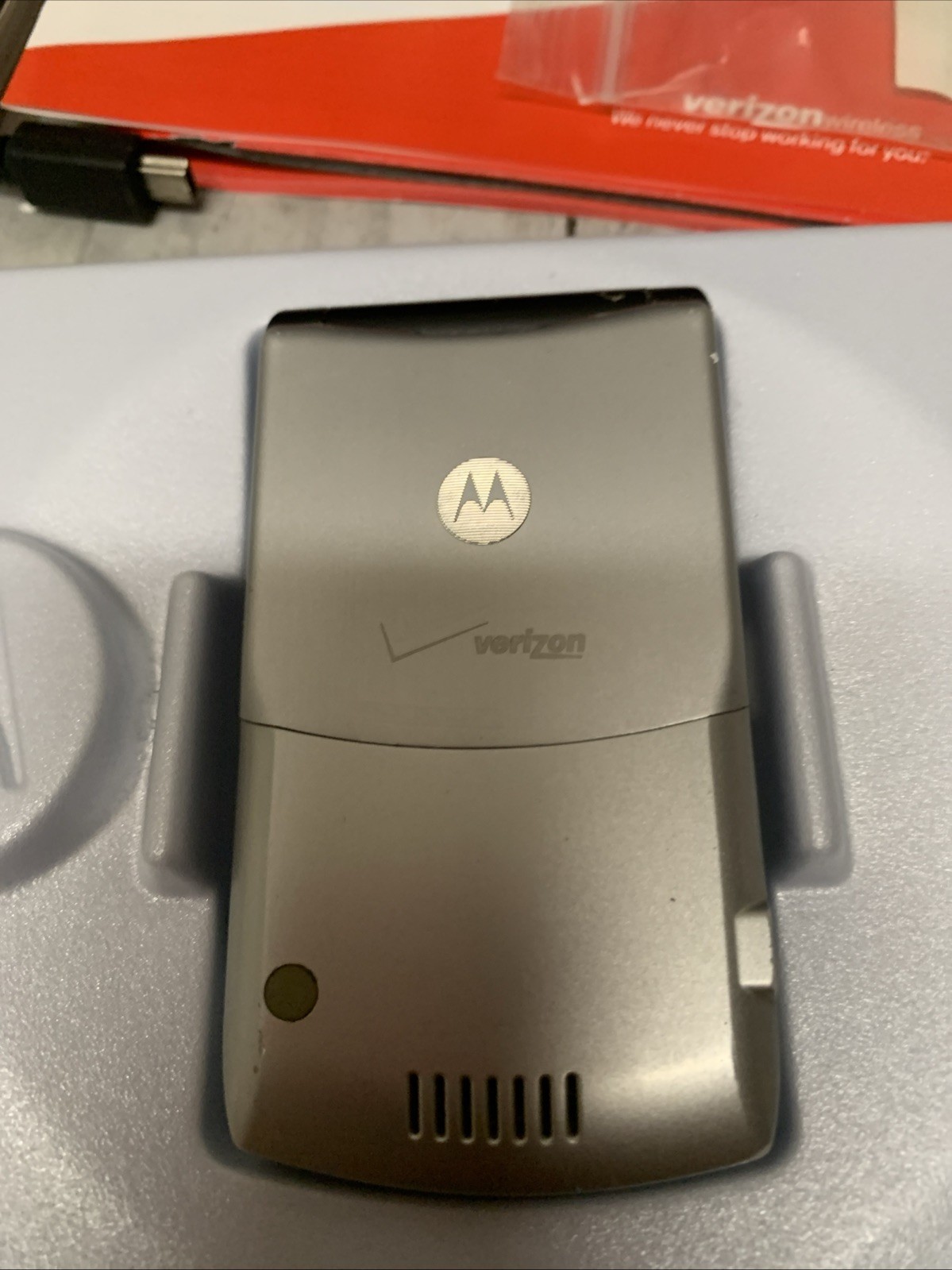 Original Motorola RAZR V3m GSM 2G Flip Phone ( Verizon )Silver