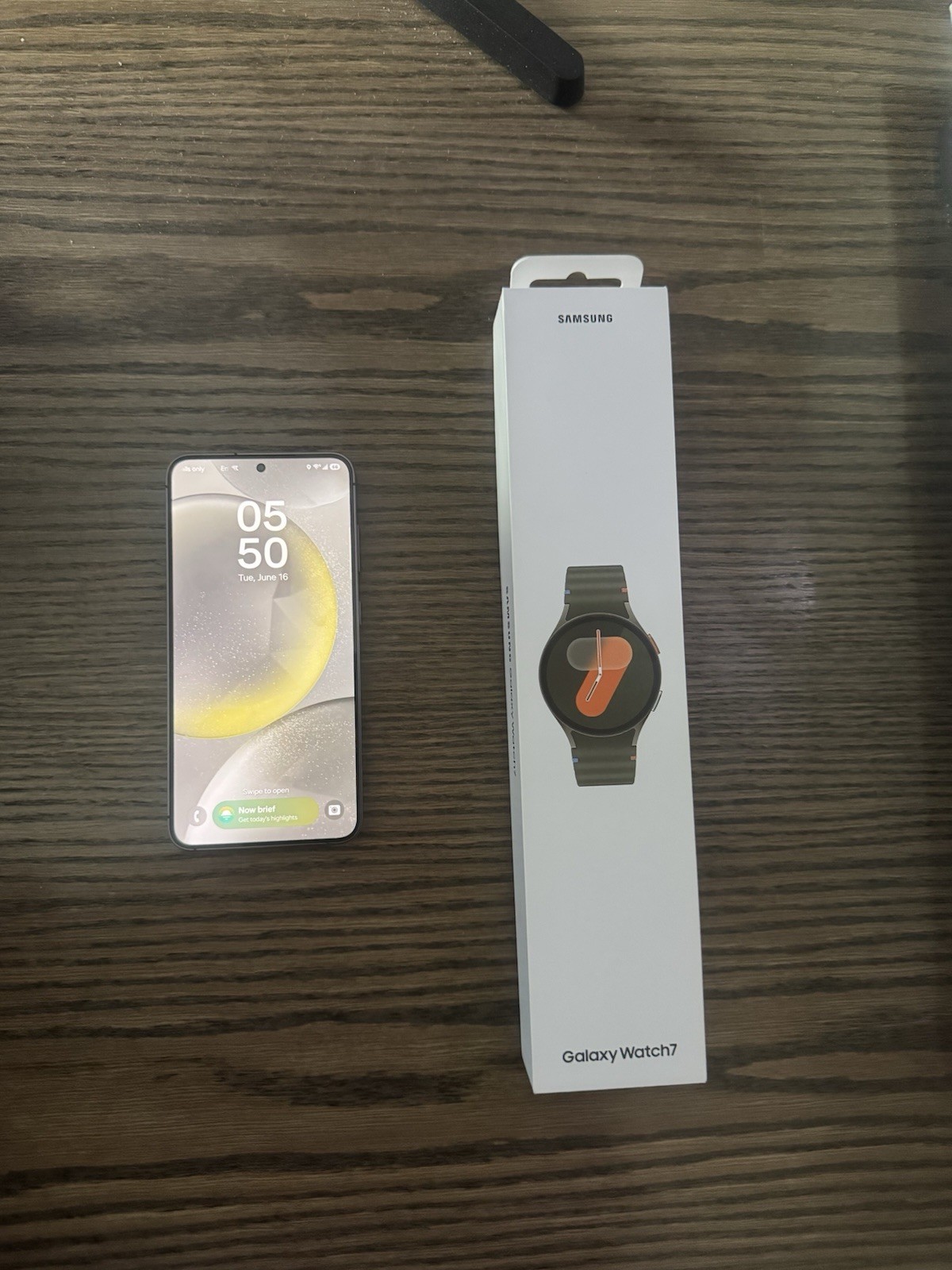 Samsung Galaxy S24 128GB + Galaxy Watch7 Bundle