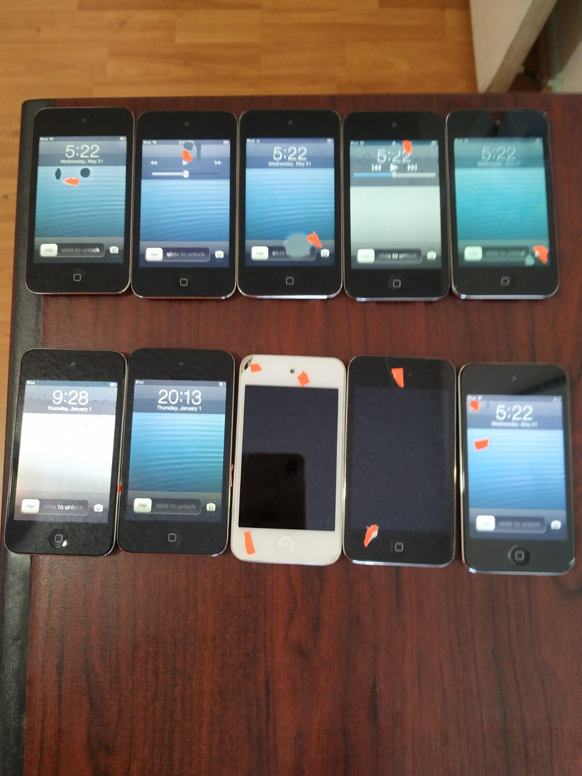 Lot of 10 Apple iPod Touch 4th Gen 32GB(1pc)/ 16GB(3pcs)/ 8GB(6pcs) for parts