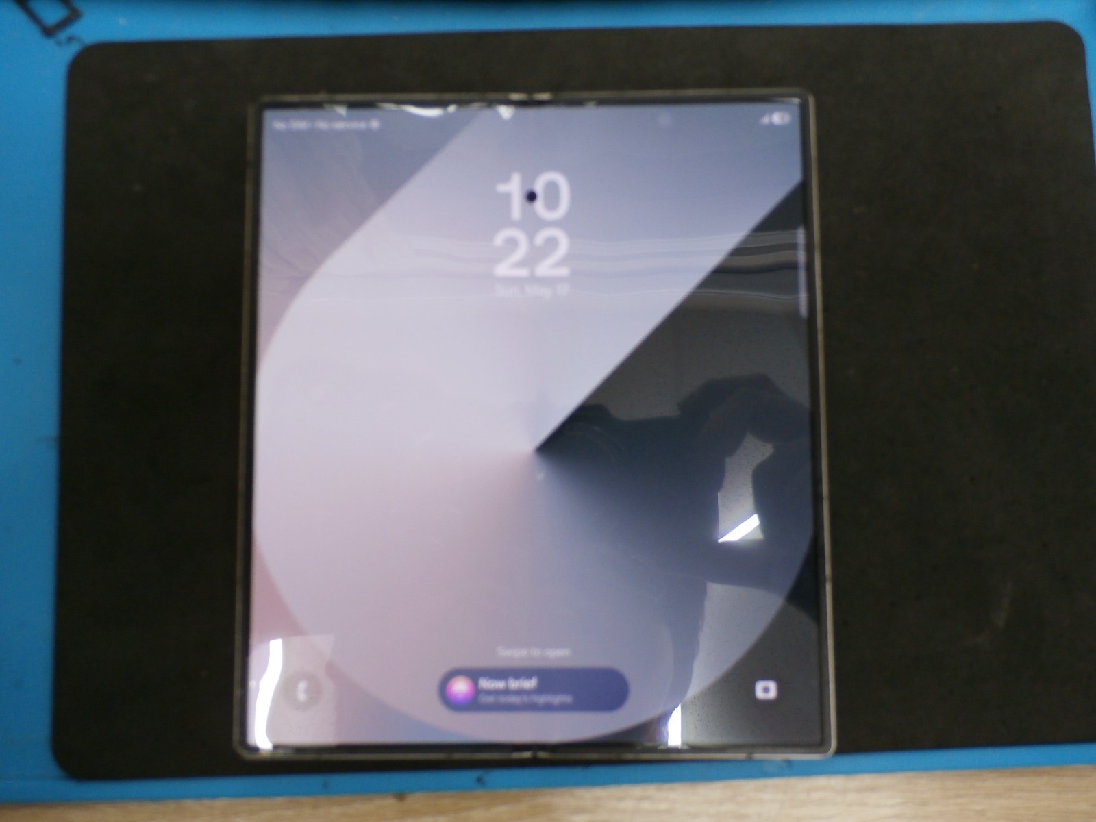 (Read) Samsung Galaxy Z Fold 6 256GB Silver Shadow SM-F956U ATT/ Cricket Locked