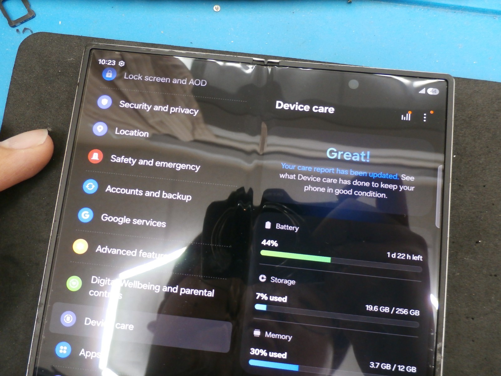 (Read) Samsung Galaxy Z Fold 6 256GB Silver Shadow SM-F956U ATT/ Cricket Locked
