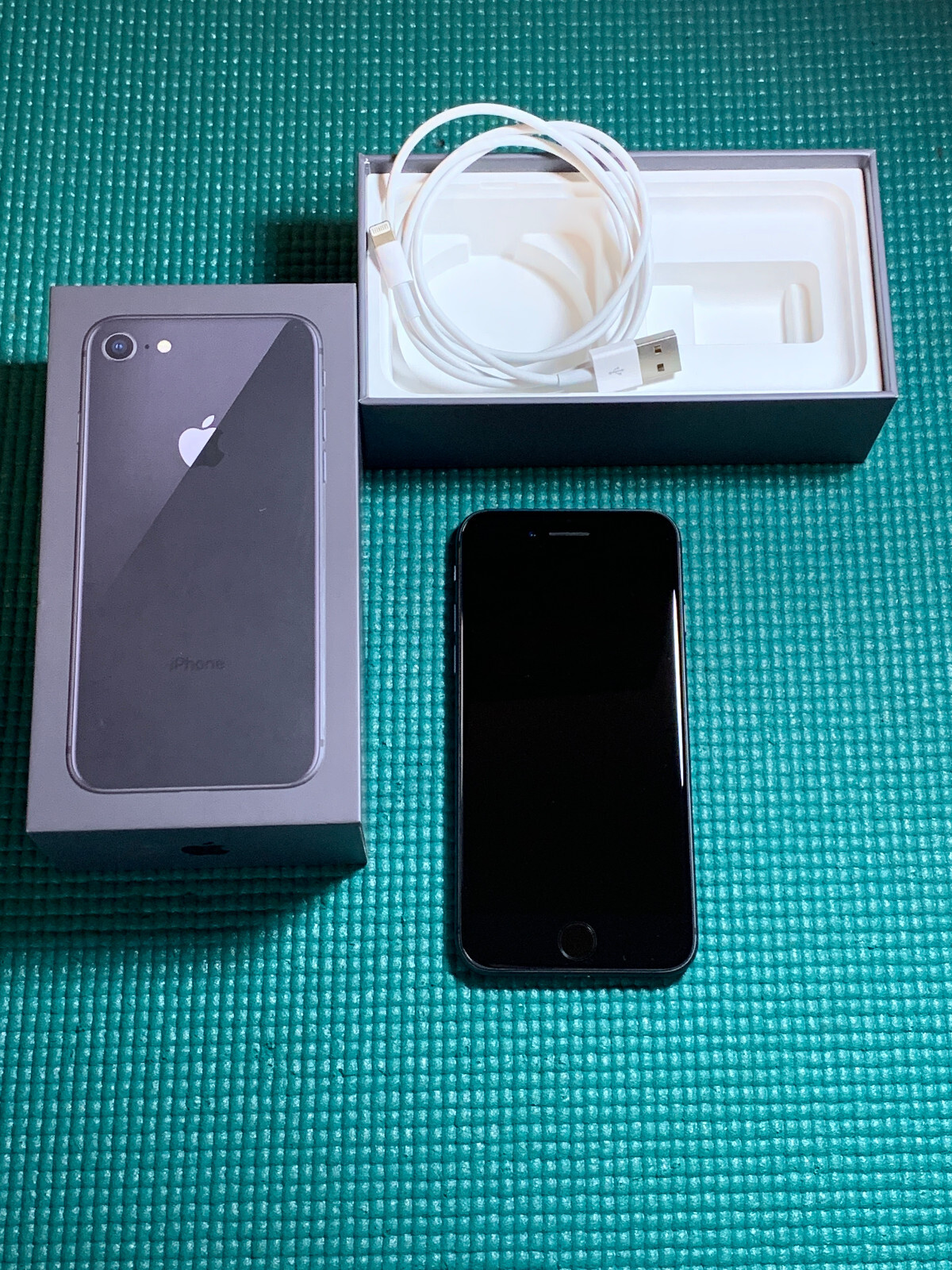 Apple iPhone 8 – 64GB – Space Gray unlocked A1905 (GSM)