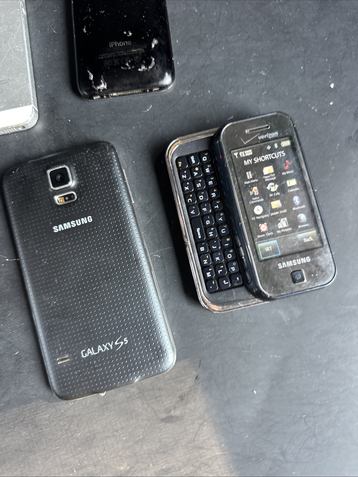 Lot of 6 Vintage Apple iPhone Samsung Galaxy Phones iPod Untested AS-IS #M23