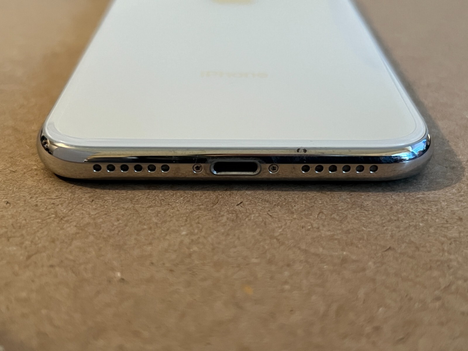 Apple iPhone X – 64GB – Silver (Unlocked) A1865 (CDMA + GSM)