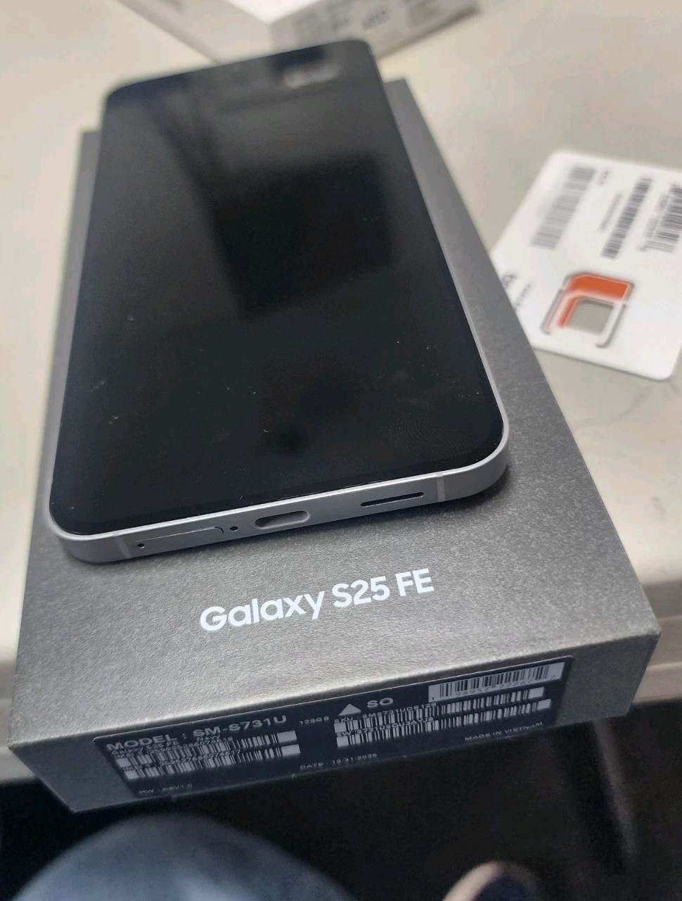 Samsung Galaxy S25 FE ( Boost Mobile/DISH*ONLY*) 128GB Blue -Neww 2 FREEE GIFTS!