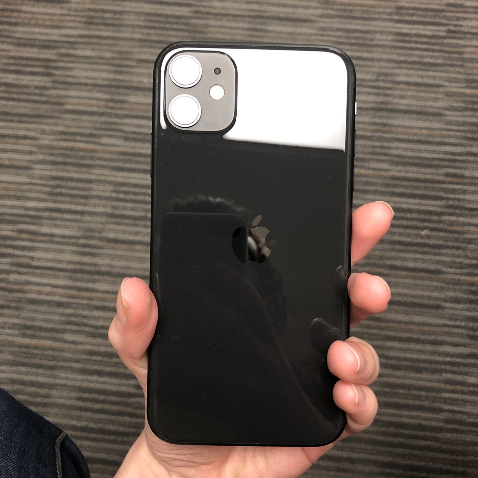 Apple iPhone 11 A2111 64GB – Black | locked to AT&T | Fair Condition