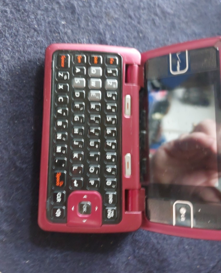 LG VX9100m Verizon Flip QWERTY Keyboard Android Cell Phone Maroon 2.0 MP 2.4″