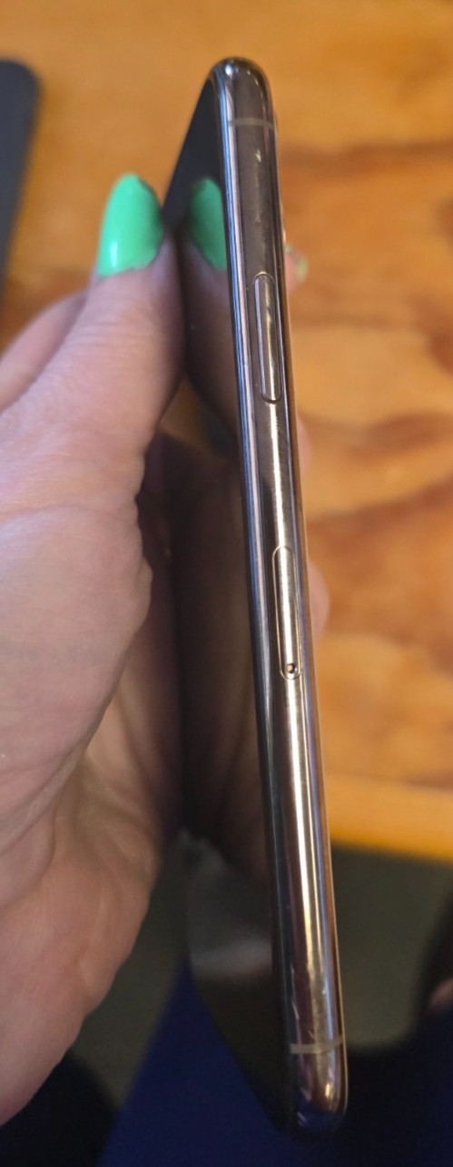 Apple iPhone 11 Pro – 256 GB – Gold UNLOCKED FOR CARRIERS, Battery issue.