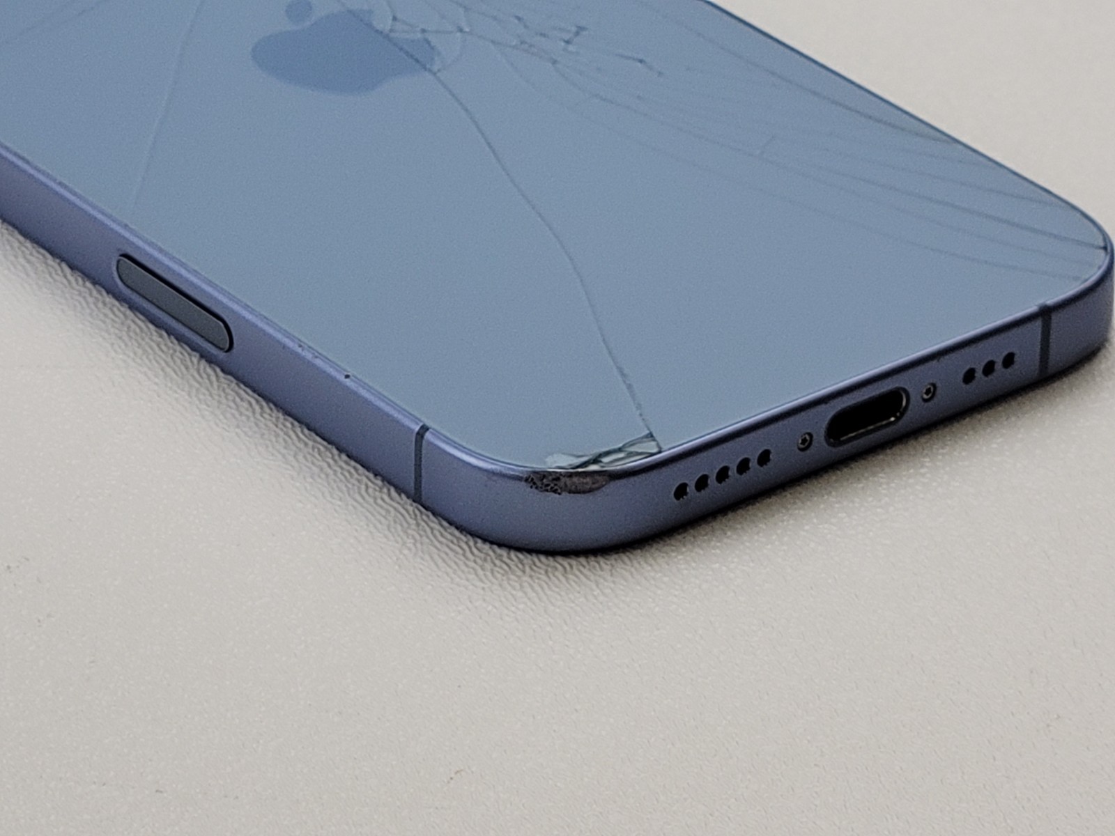 Apple iPhone 17 (A3258) 256GB – Blue (Unlocked) Smartphone – BLEMISHED – H7788