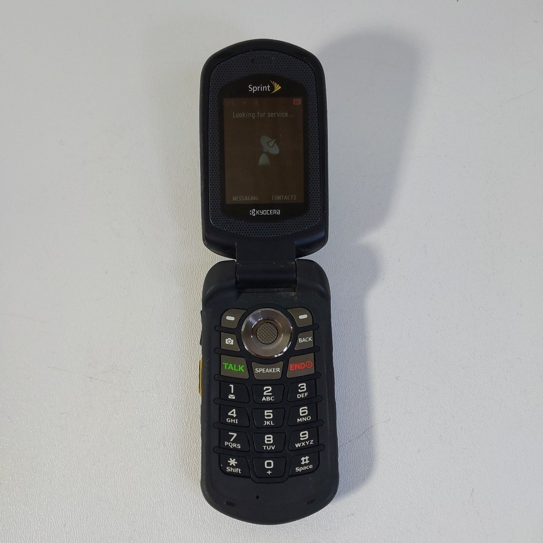 Kyocera DuraXT E4277 – Black (Sprint) PTT 3G Rugged GPS Flip Phone –