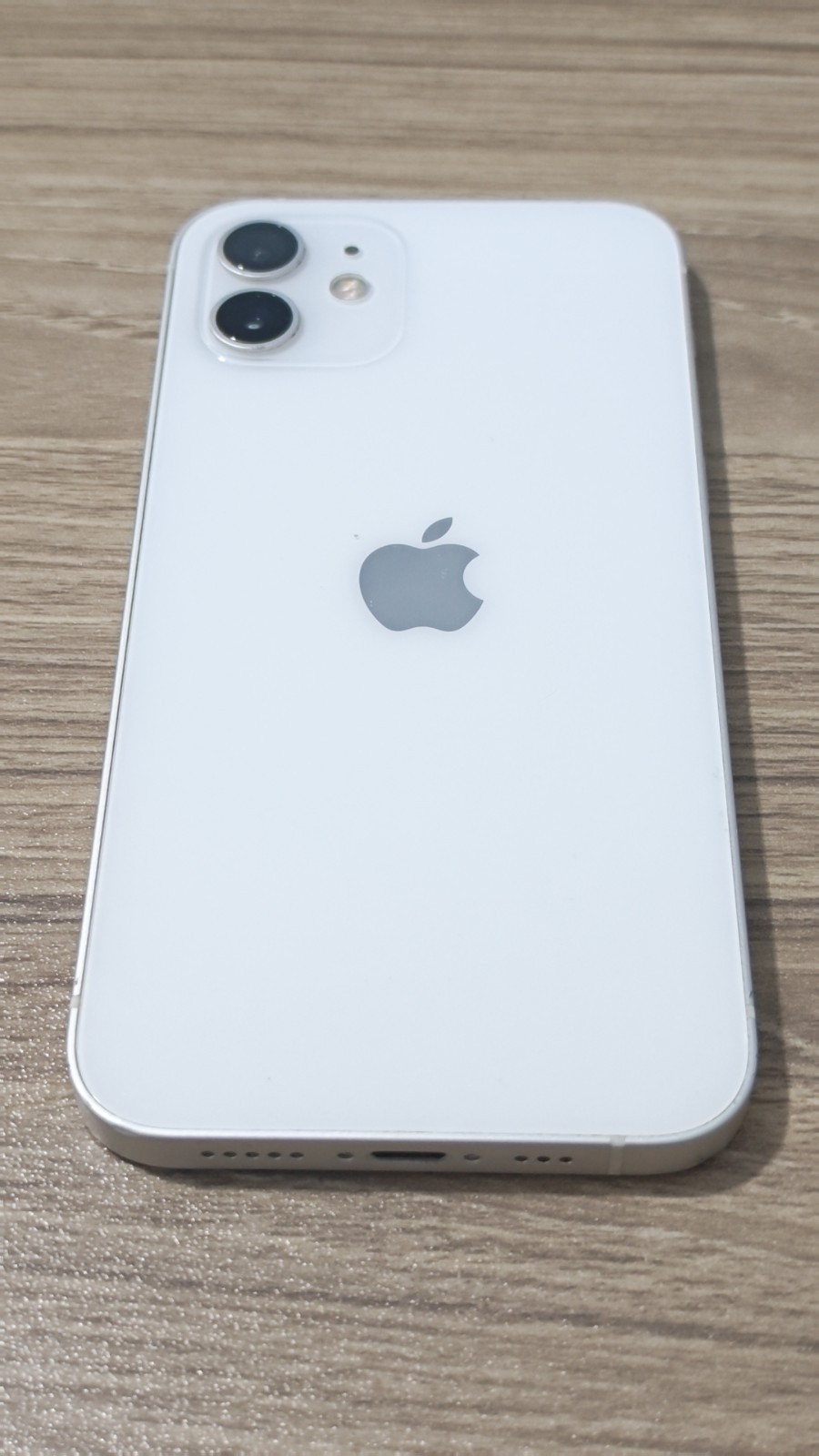 Apple iPhone 12 Unlocked 64/128/256GB Unlocked Random Color With Accessories