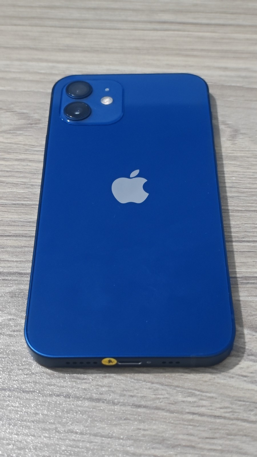 Apple iPhone 12 Unlocked 64/128/256GB Unlocked Random Color With Accessories