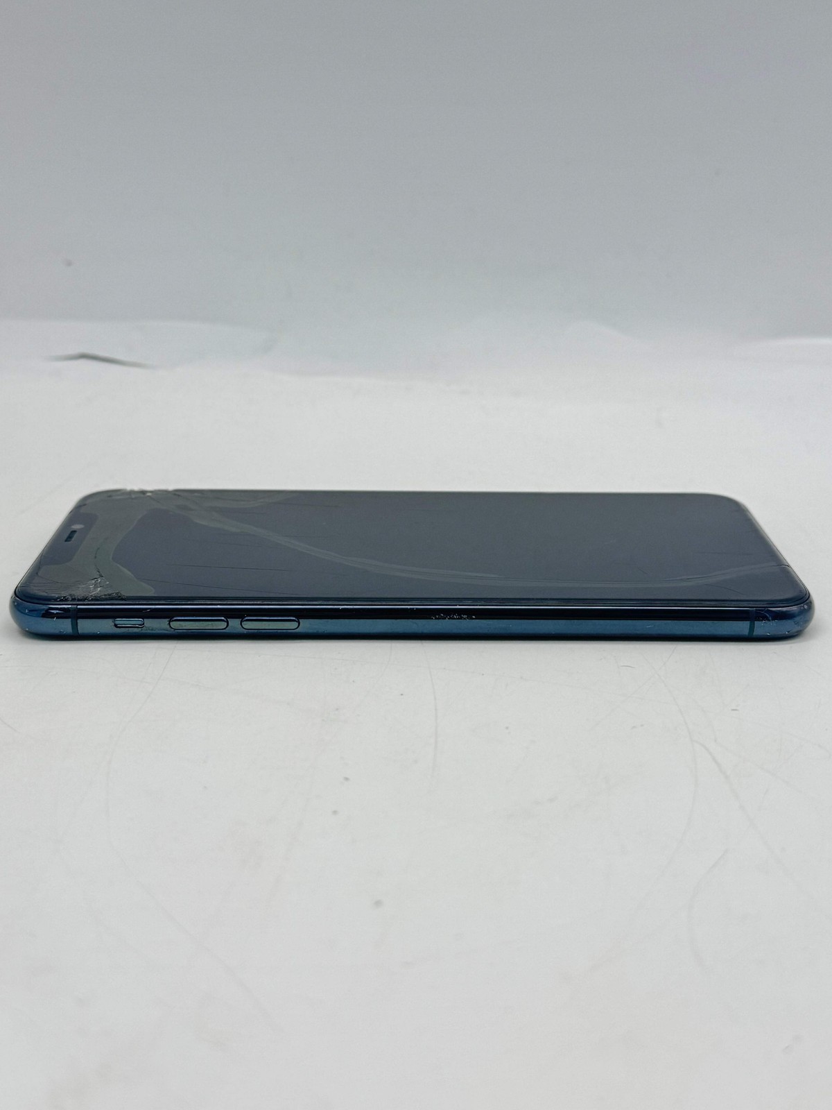 Apple iPhone 11 Pro Max 64GB Space Gray AT&T Cracked Screen For Parts