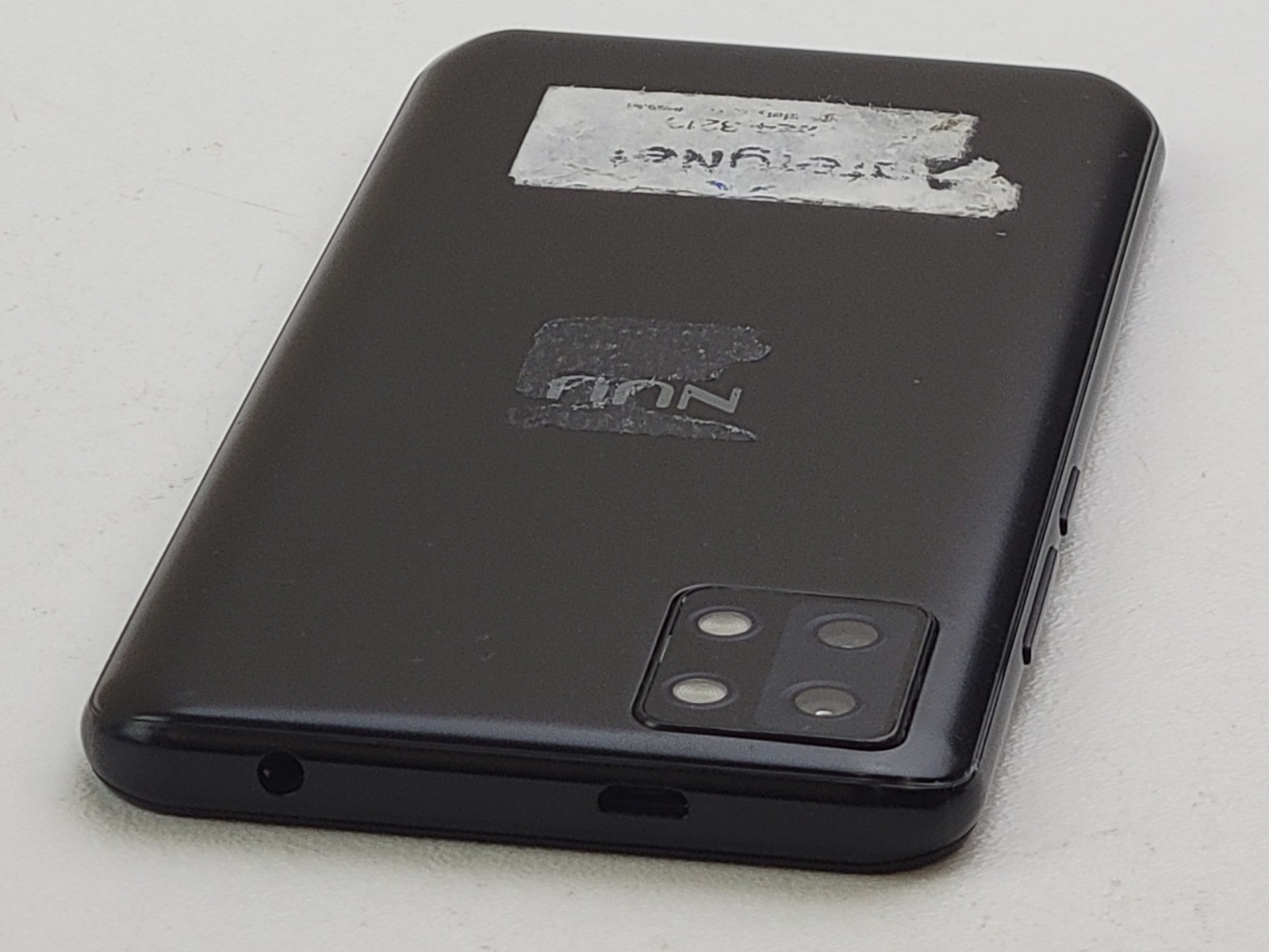 NUU N12 (S6008L) 32GB – Black (CARRIER UNKNOWN) Smartphone – CRACKED – H6208