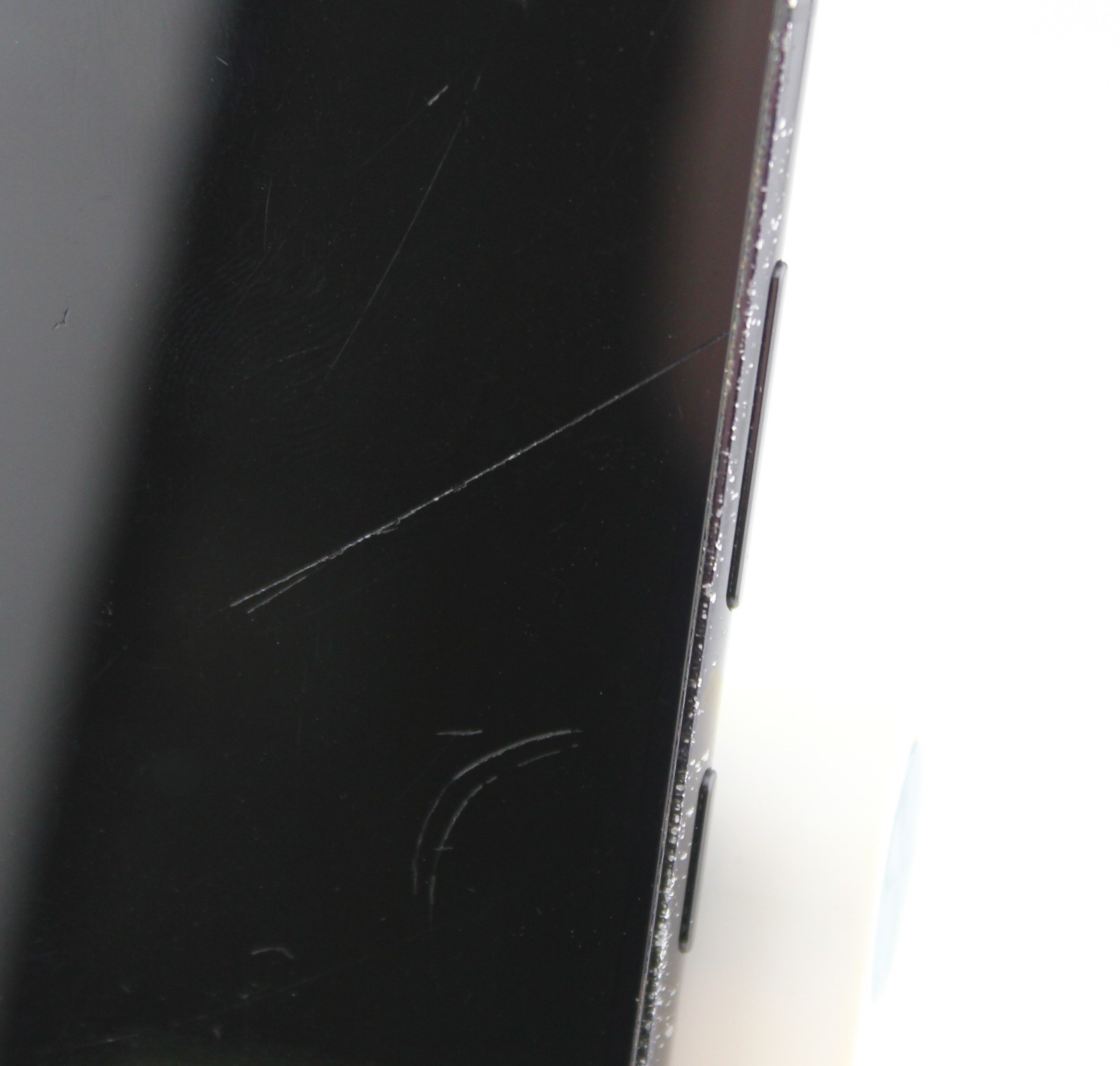 Poor Condition – Apple iPhone SE 3rd Gen 64GB (T-Mobile ONLY) – Free Shipping