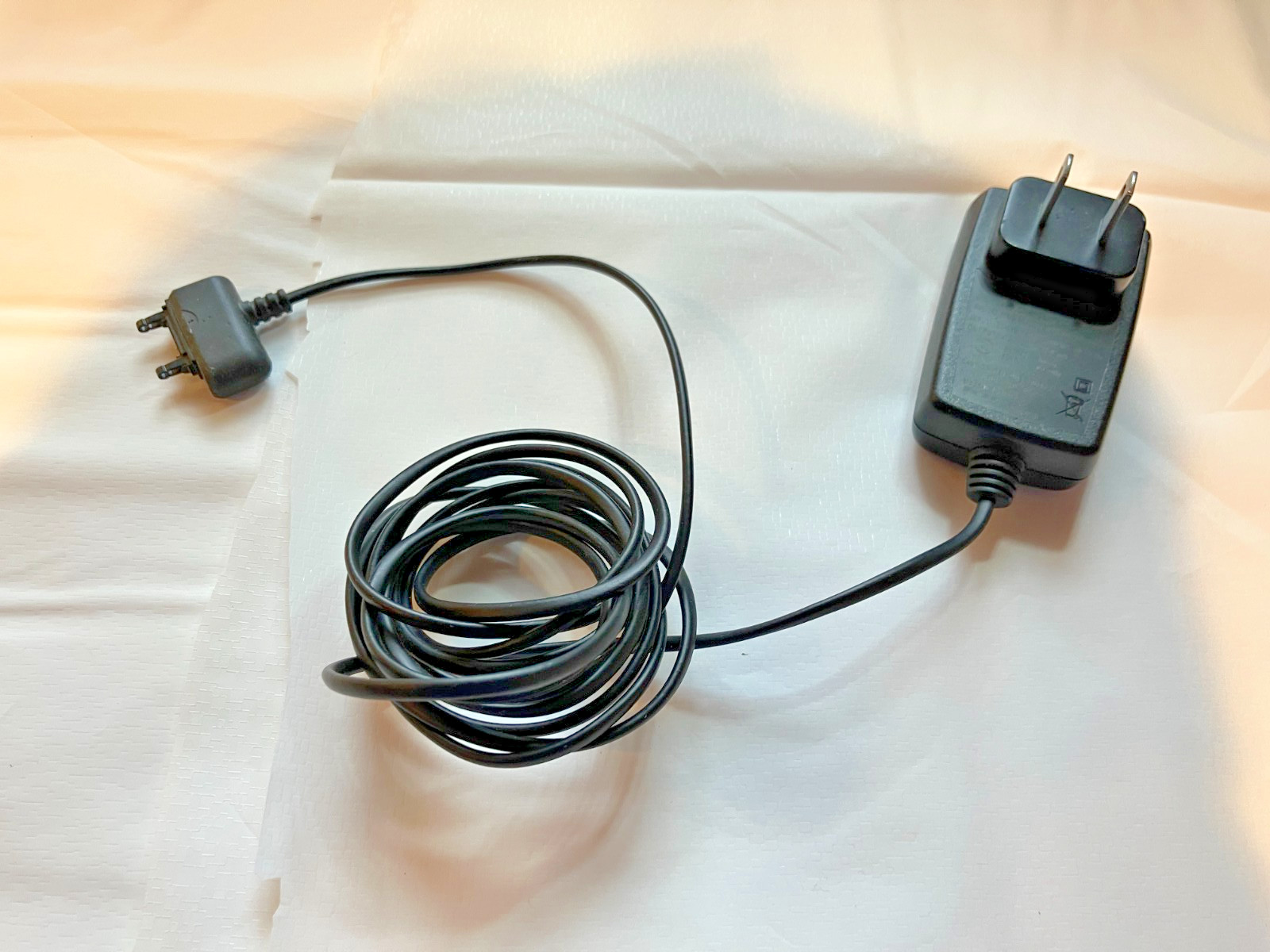 Sony Ericsson W300i Walkman Cingular Flip Phone Bundle – For Parts or Repair