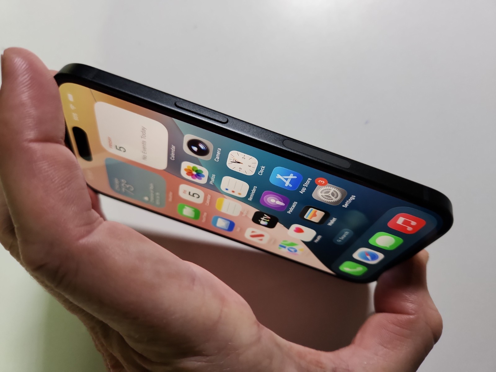 Apple iPhone 15 A2846 eSIM 5G 128GB Unlocked Clean IMEI BH=100% Charged 38 Times