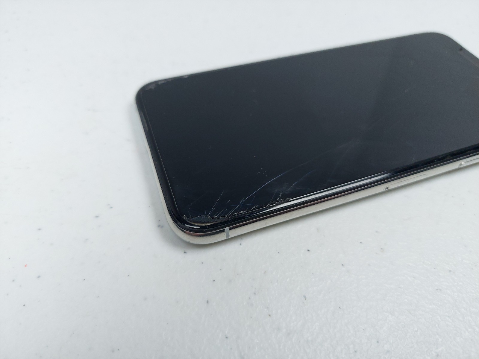 Cracked Glass & LCD Apple iPhone XS Silver A1920 256GB Clean Carrier Unlocked