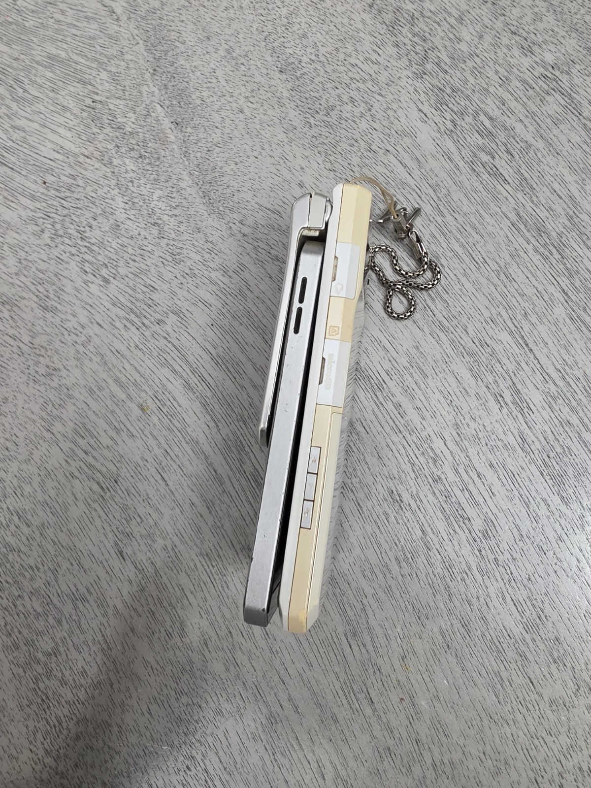 Sharp Aquos Docomo SH905iTV Japanese Flip Phone VIERA Keitai Mobile Phone – 2008