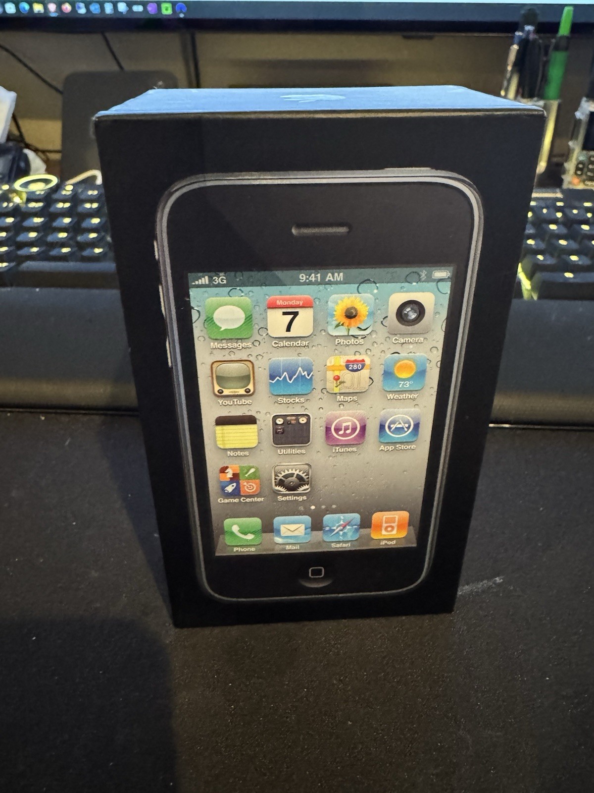Collectable iPhone 3Gs 8GB AT&T Black MC640LL/A in Original box w/ accessories