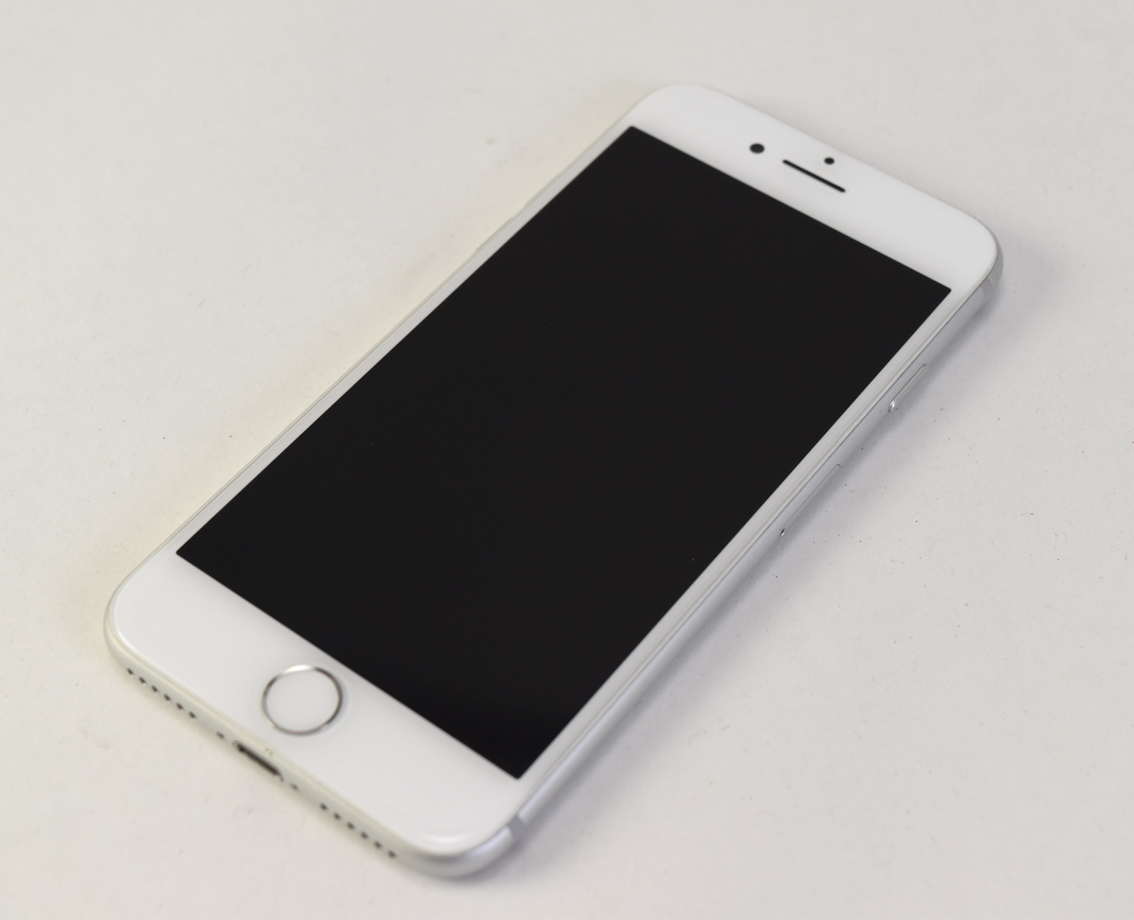 Apple iPhone 7 A1660 Smart Phone *Network Unlocked* 32GB Silver *Cosmetic*