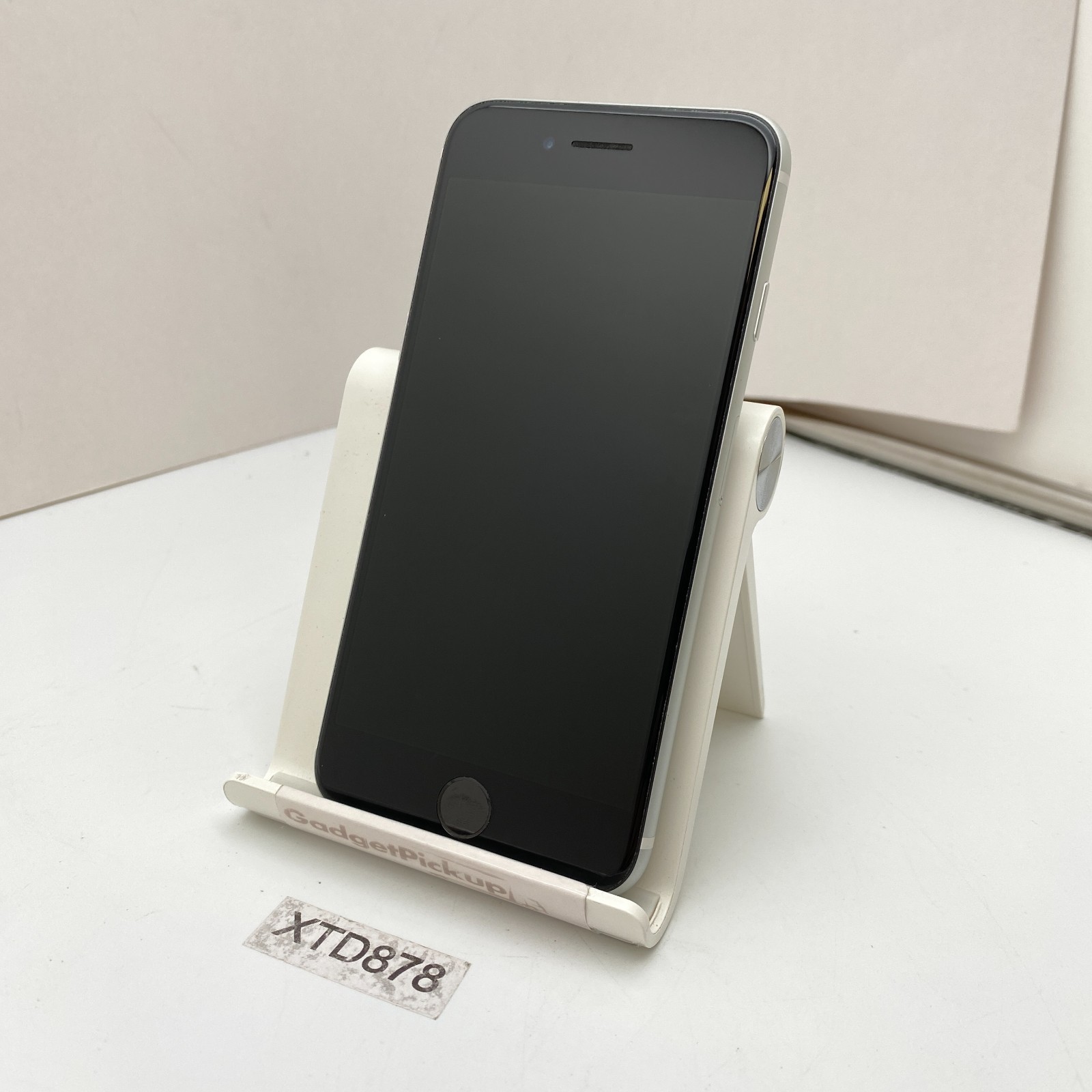 Apple iPhone SE 2nd Gen. 64GB – White (Unlocked) A2275 – Good Condition