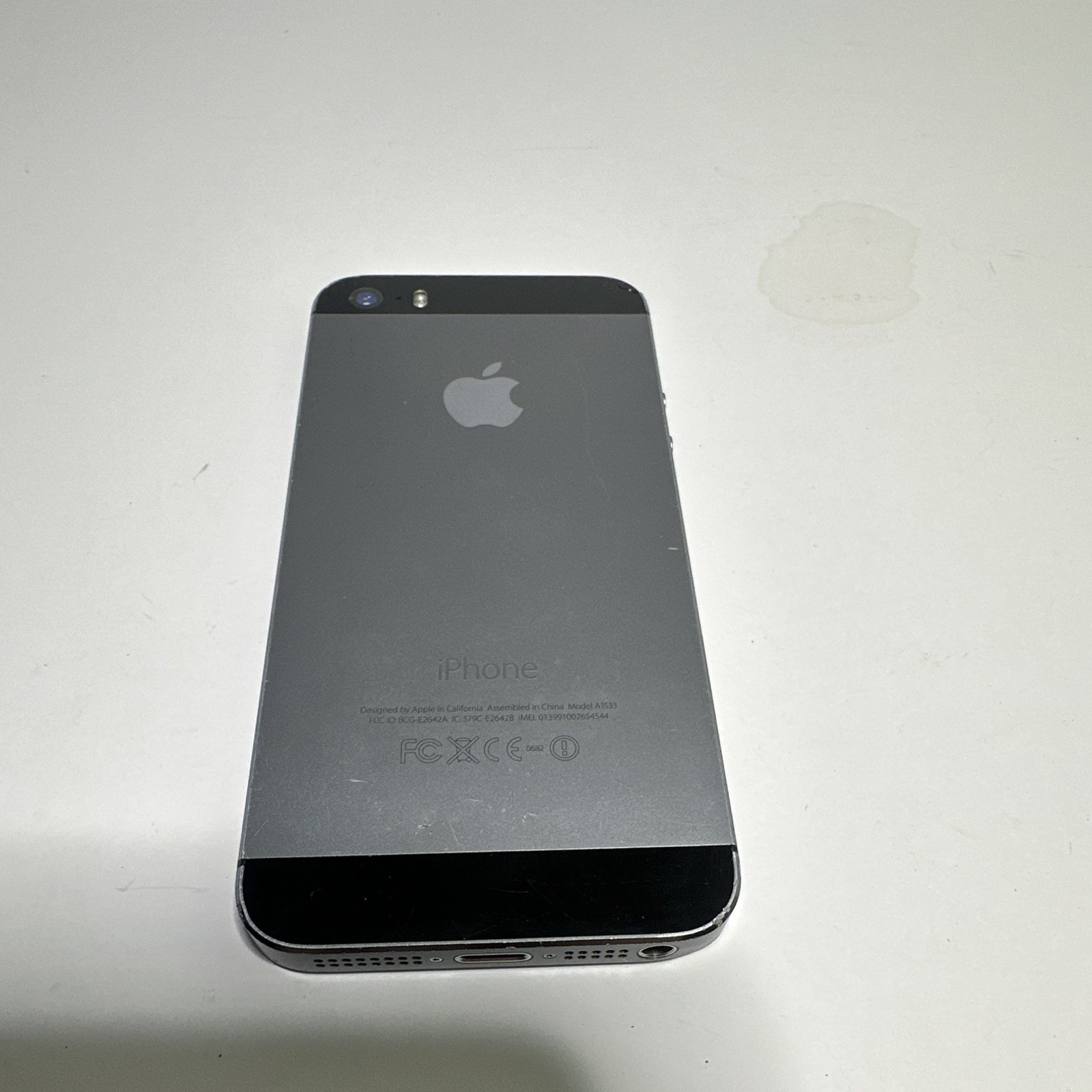 Apple iPhone 5s A1533 Gray 8MP Camera 4.0in iOS Wi-Fi Smartphone *Locked*